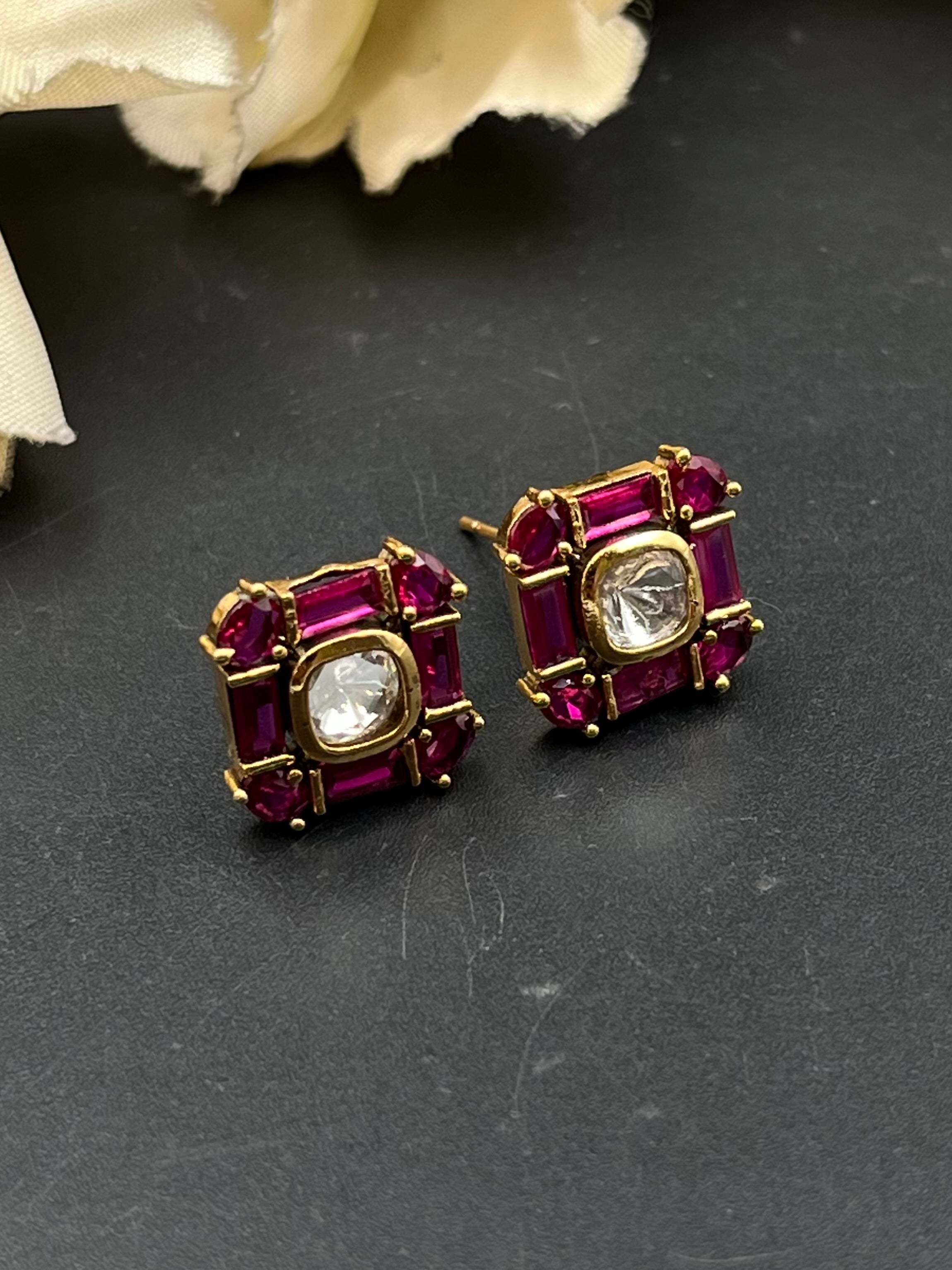RIYA EARRING
