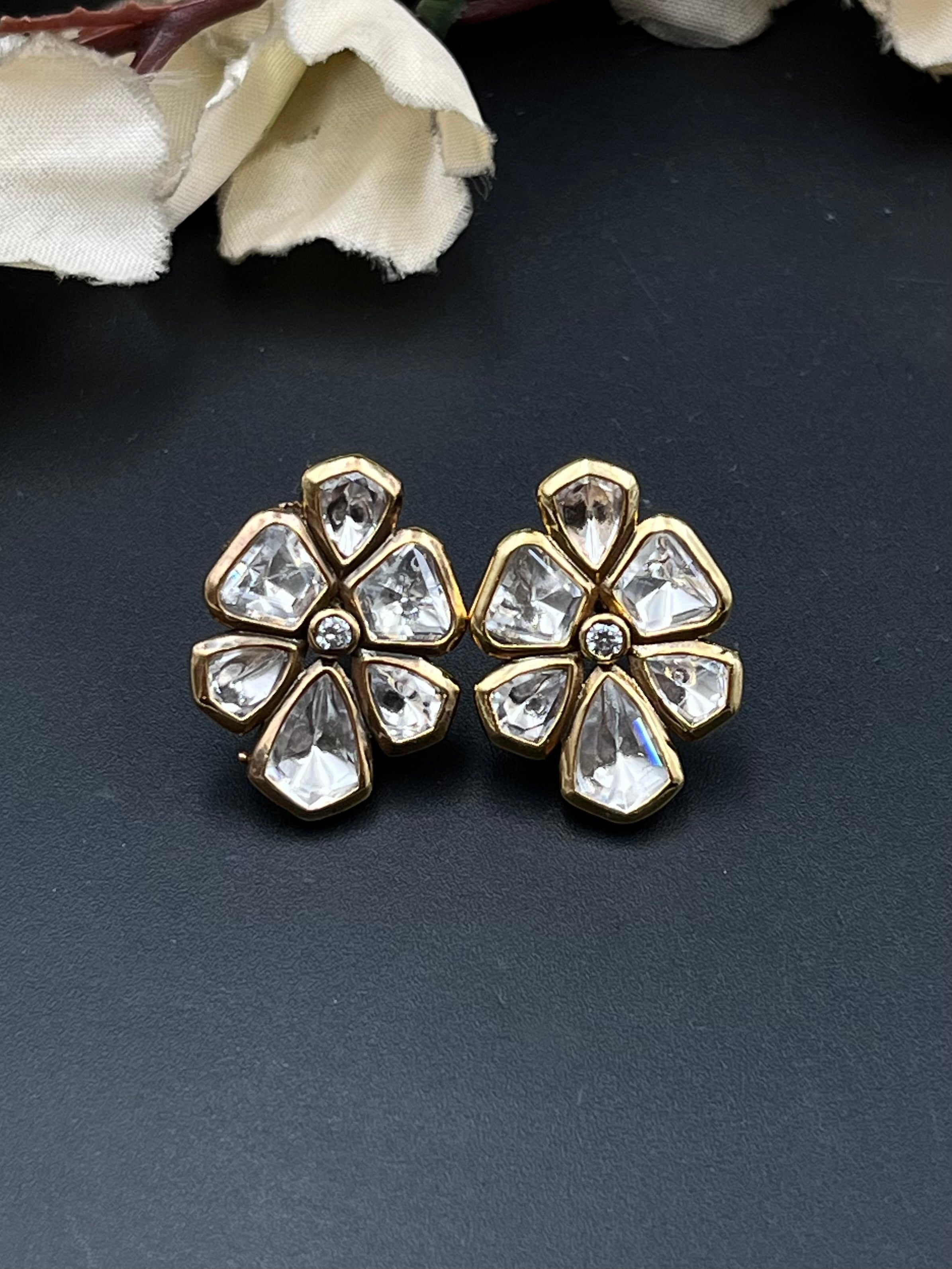 KIYA EARRING