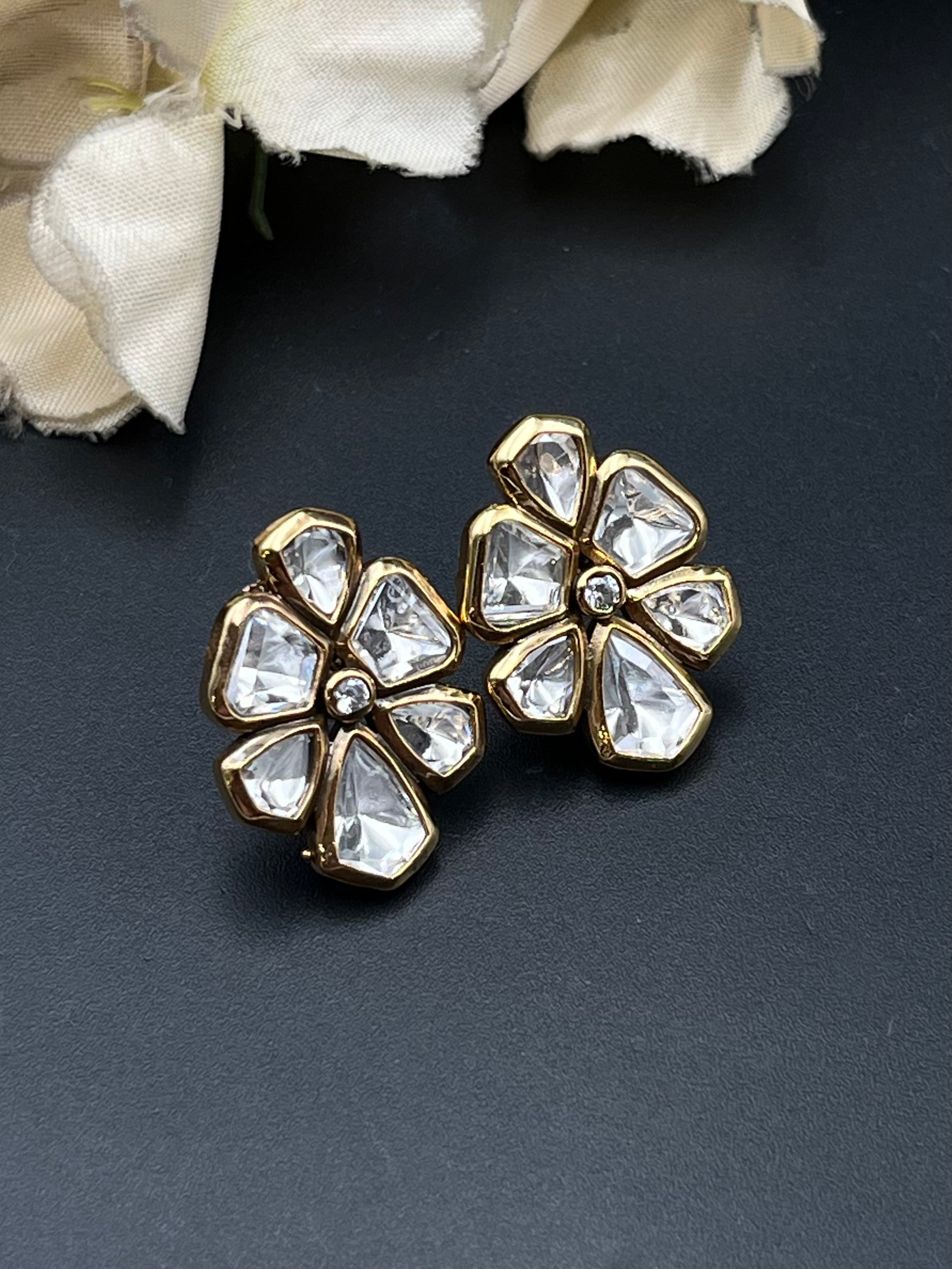 KIYA EARRING