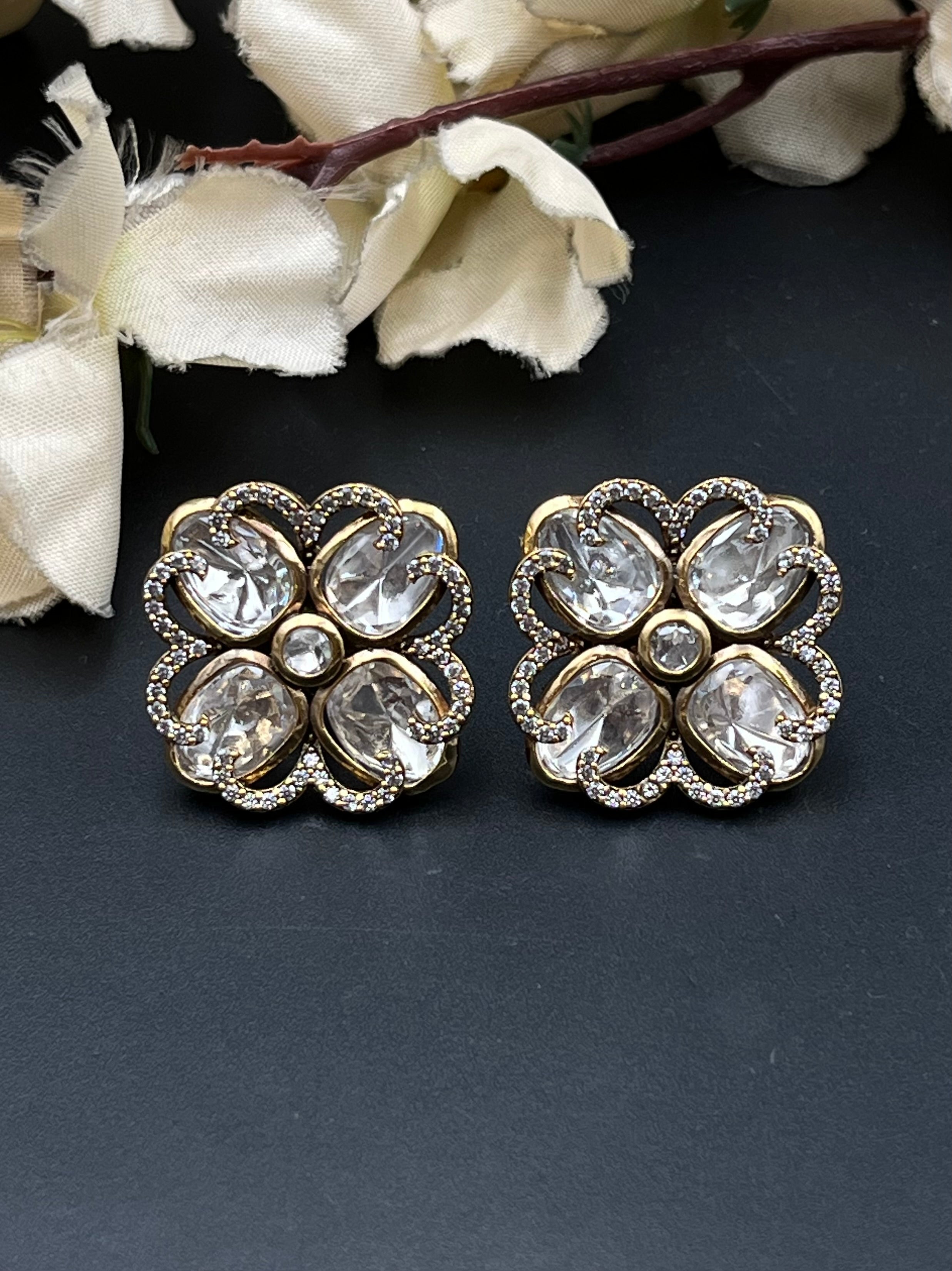 VIYA EARRING