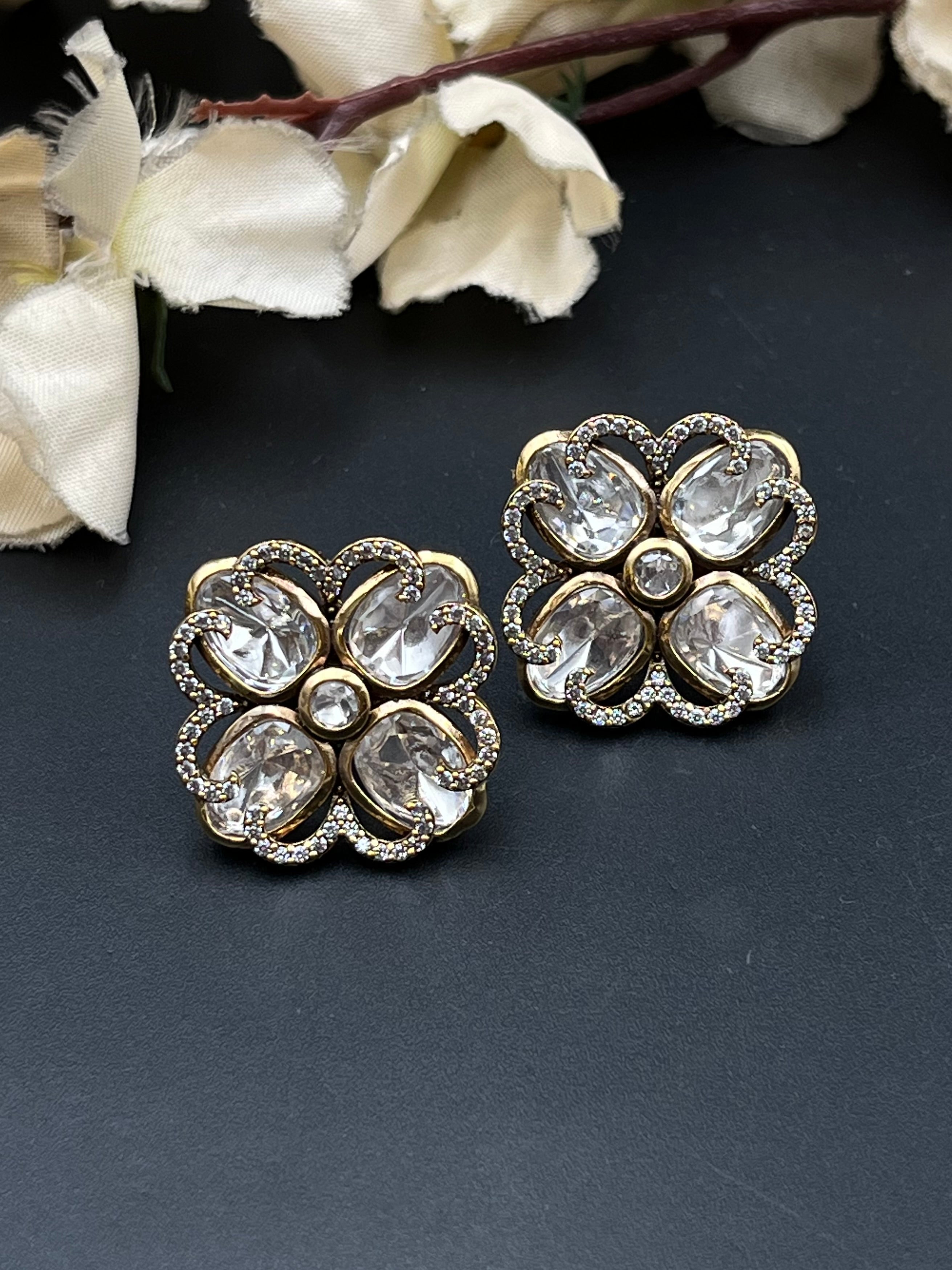 VIYA EARRING