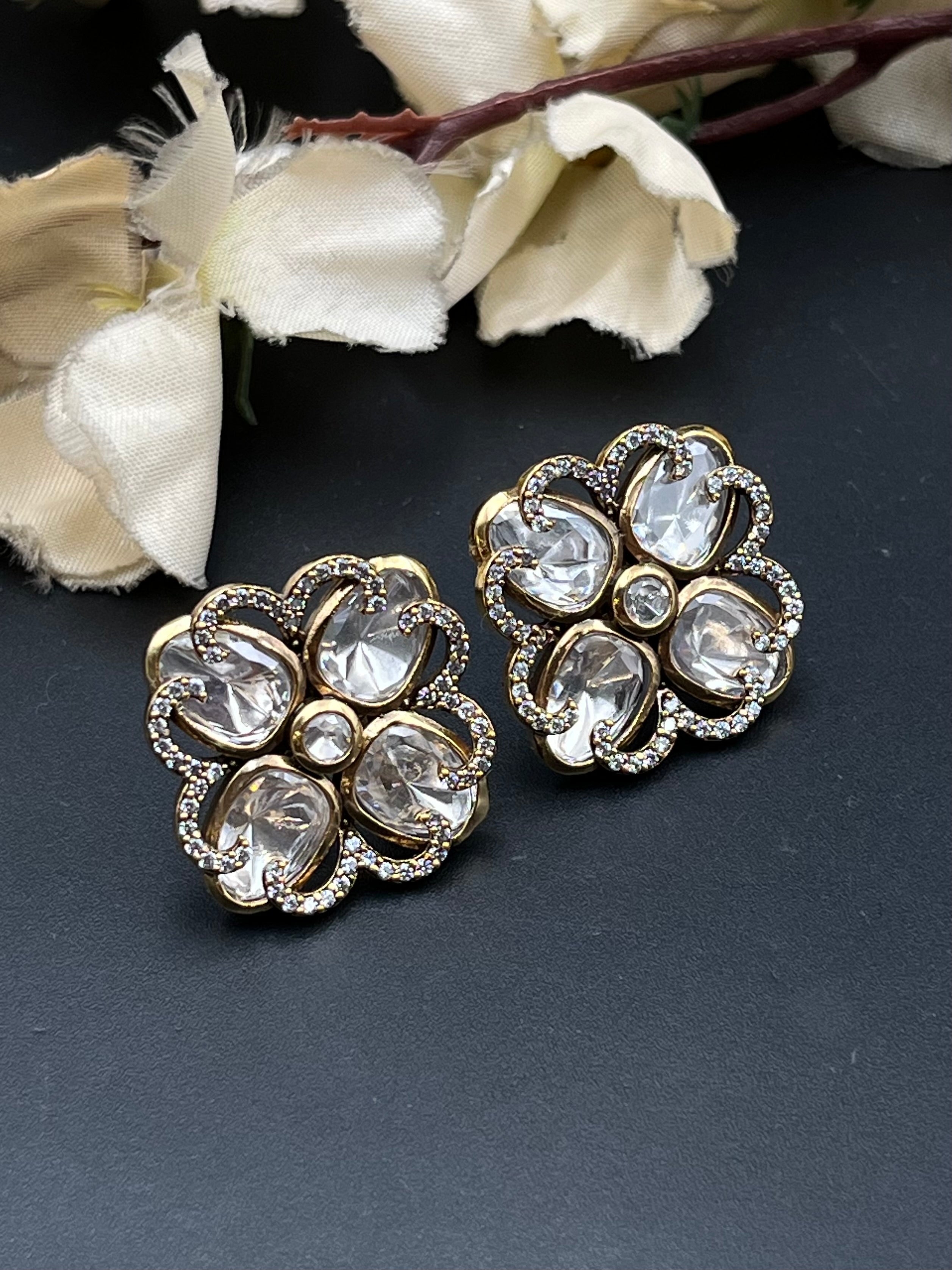 VIYA EARRING