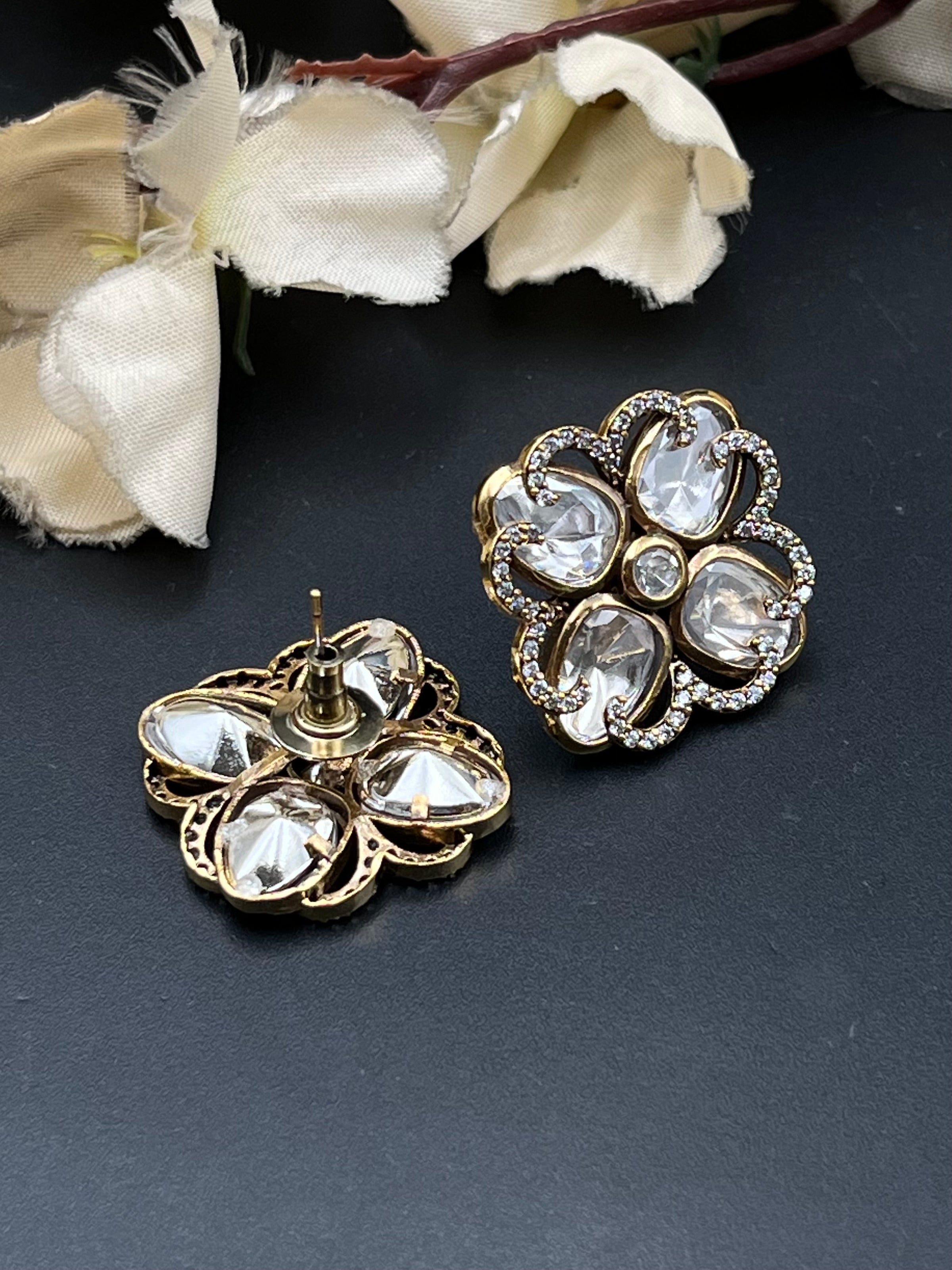 VIYA EARRING