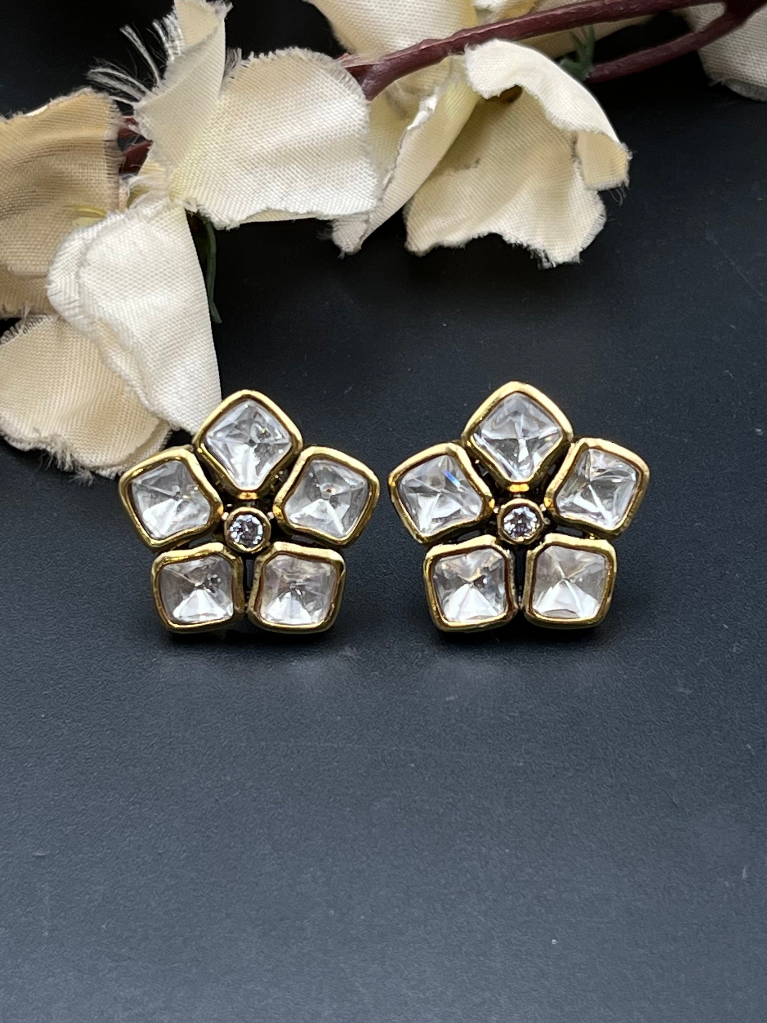 LIYAS EARRING