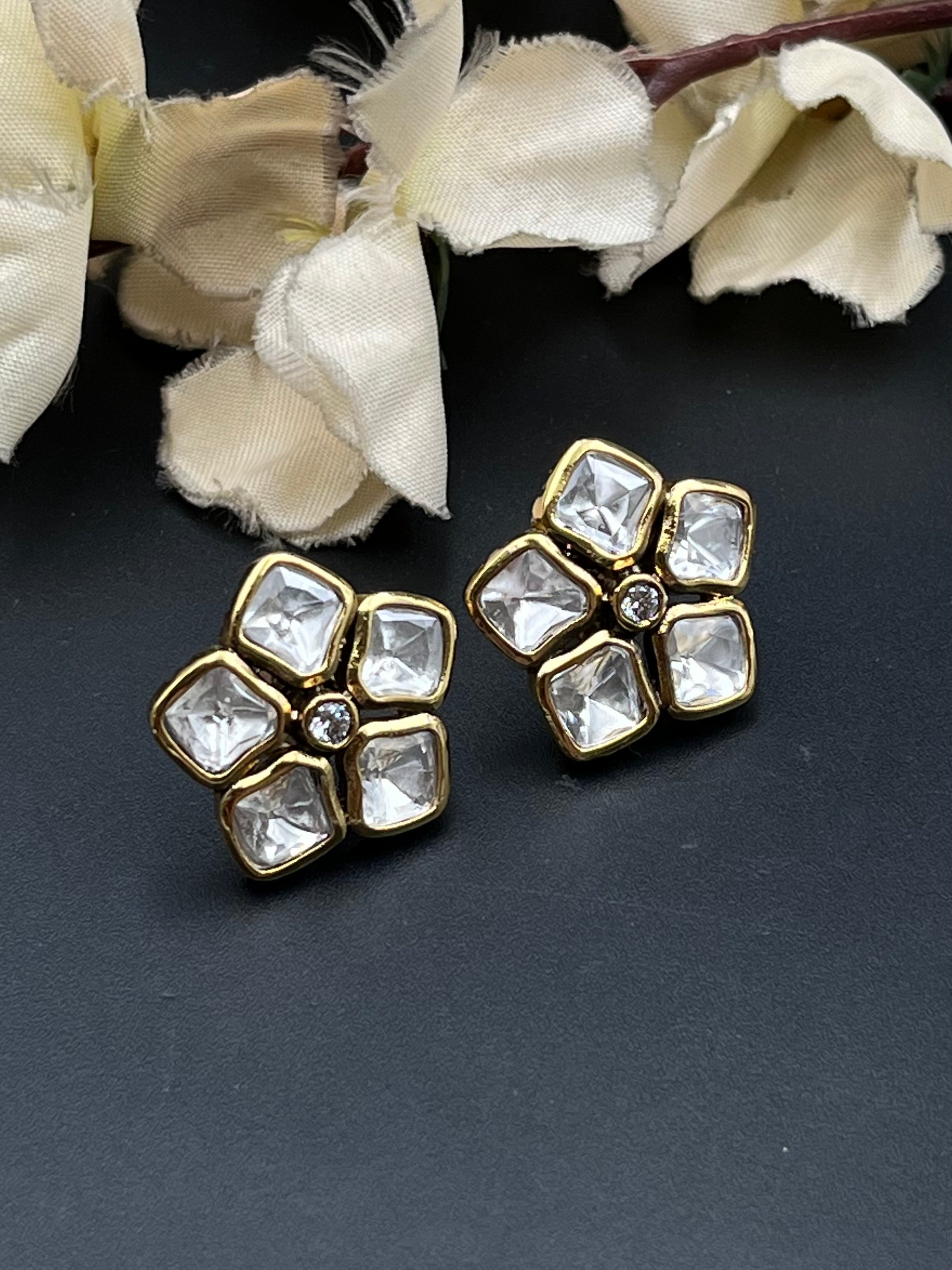 LIYAS EARRING