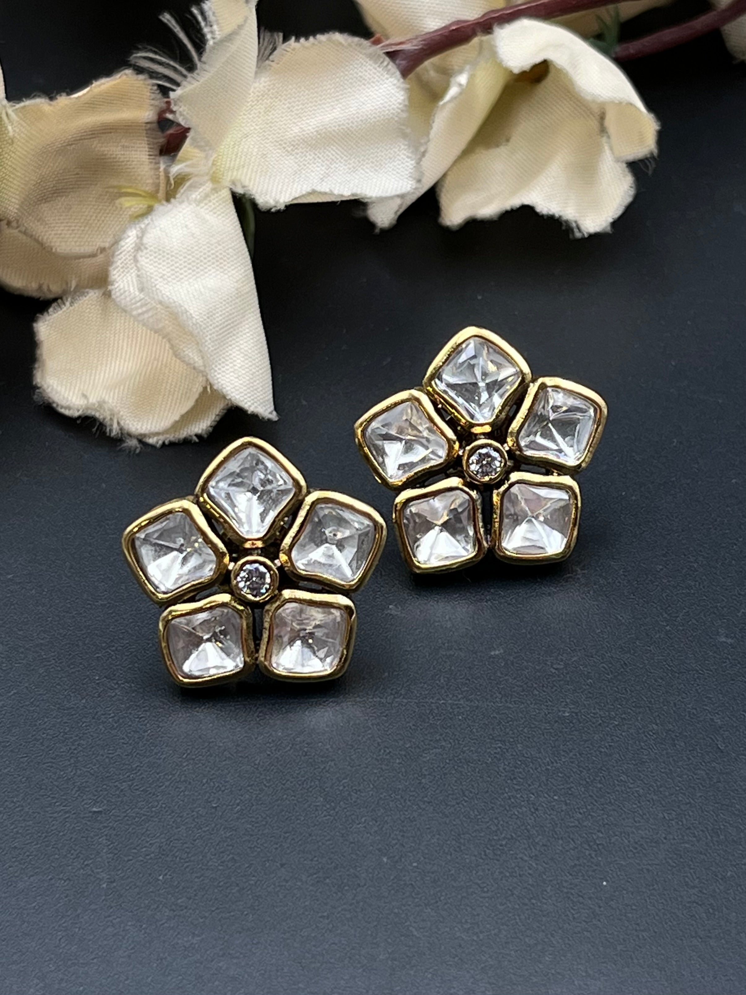 LIYAS EARRING