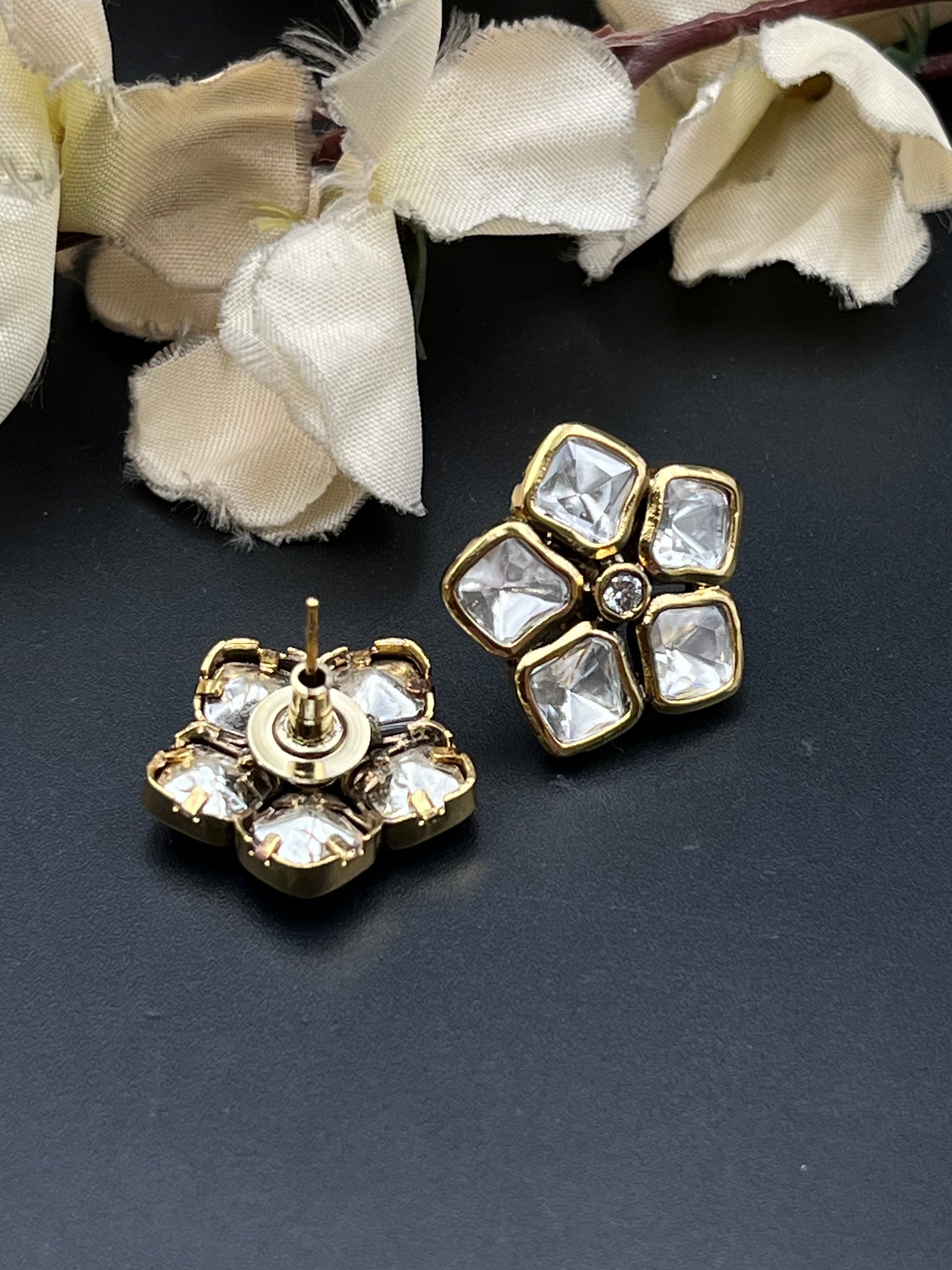 LIYAS EARRING