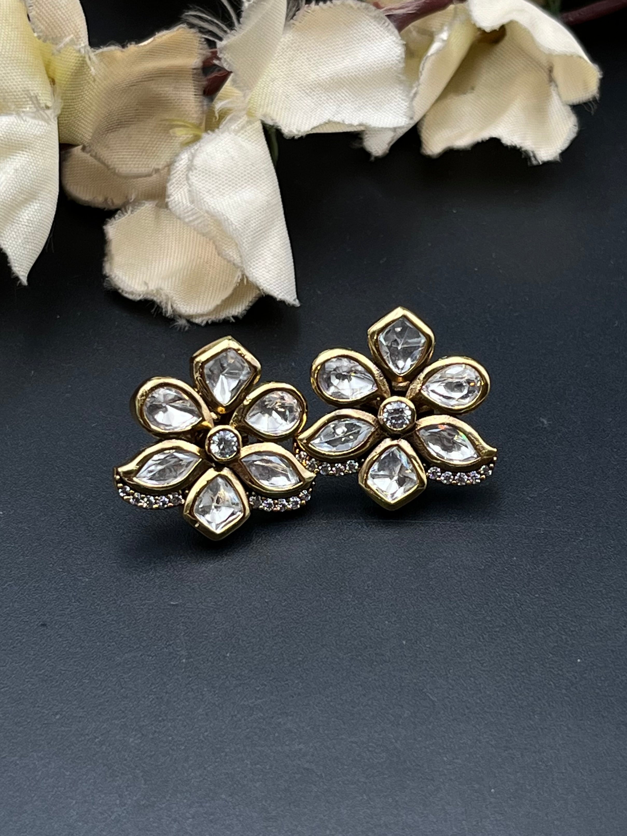 OIVA EARRING