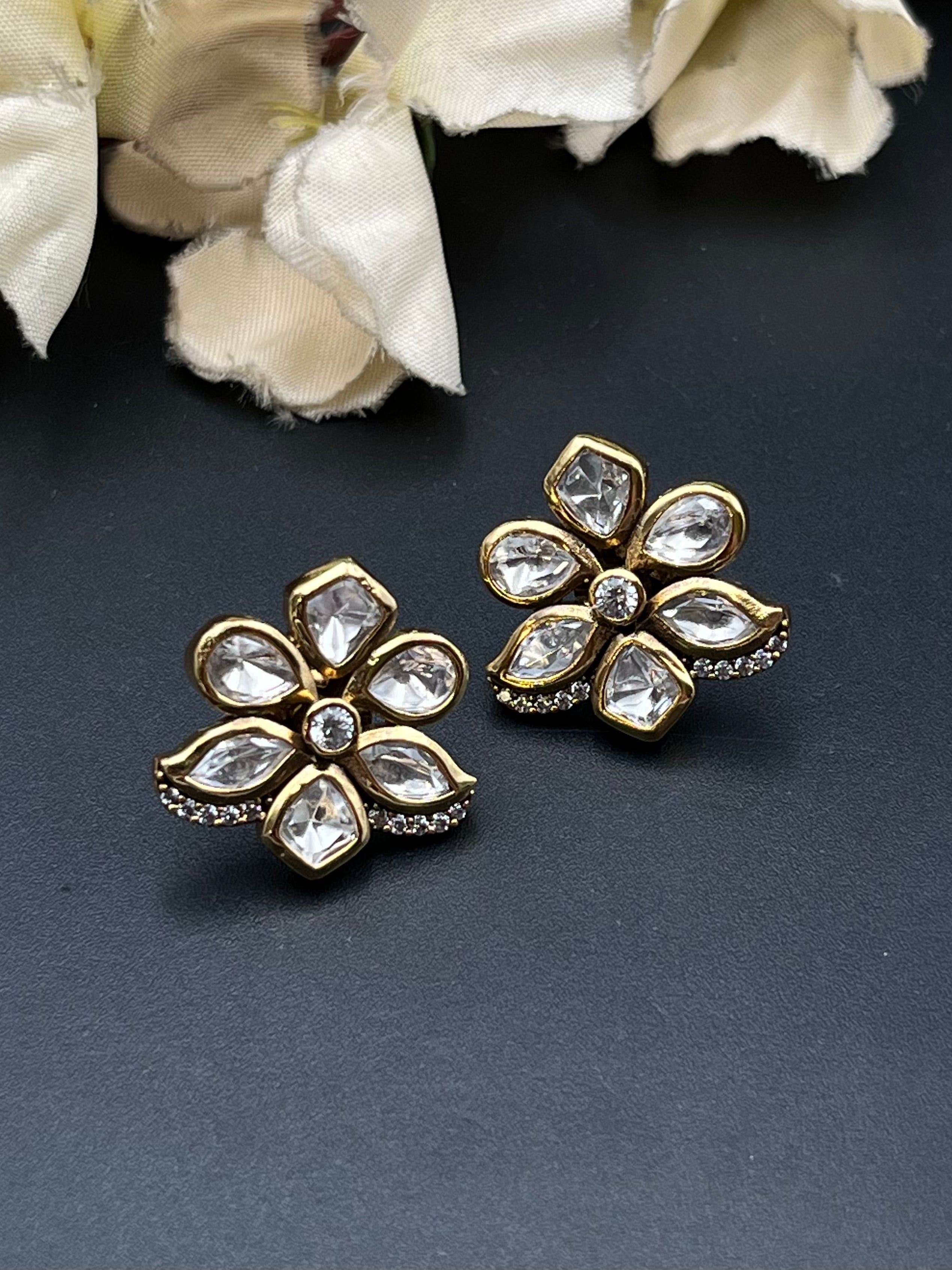 OIVA EARRING