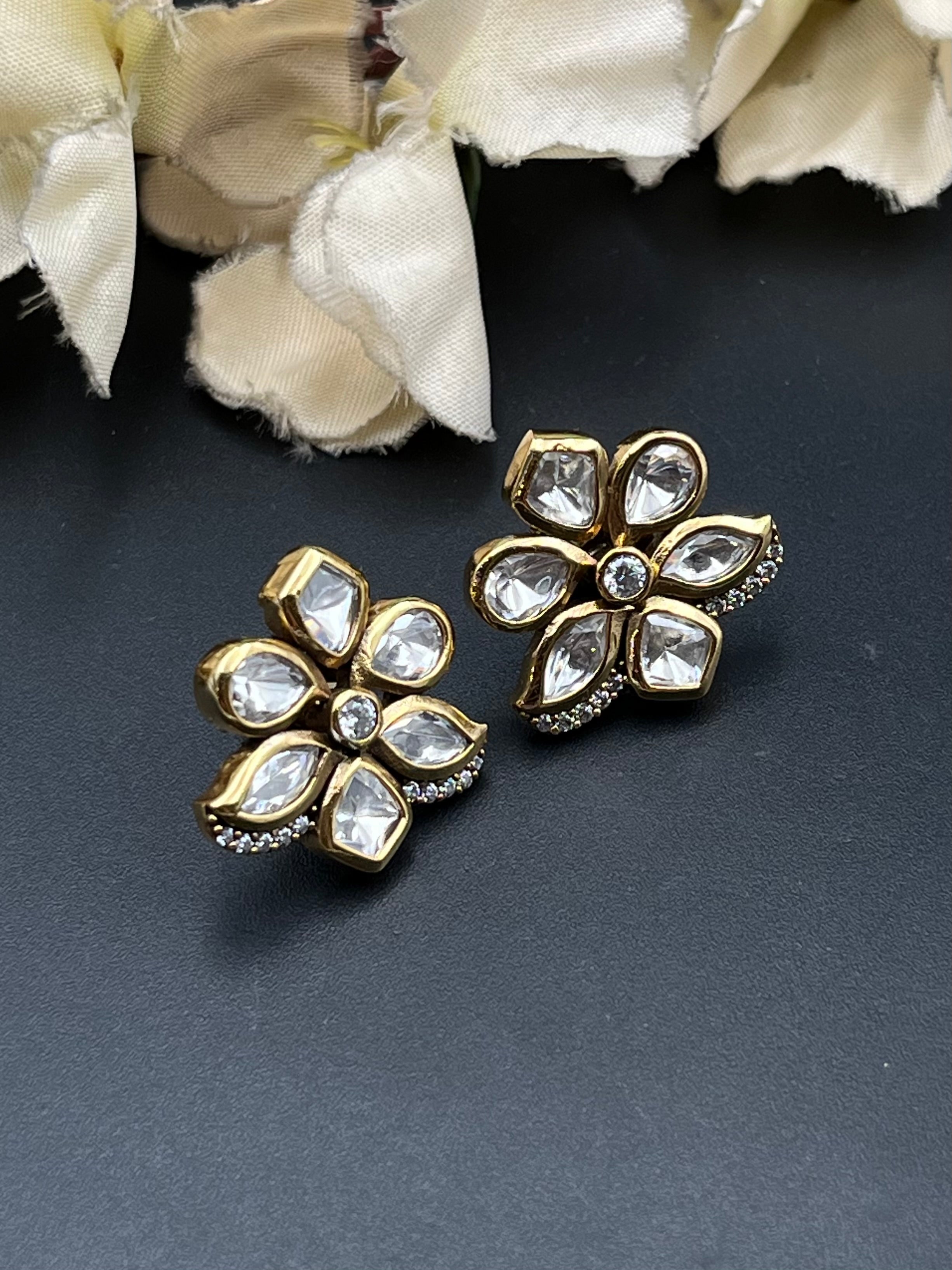 OIVA EARRING