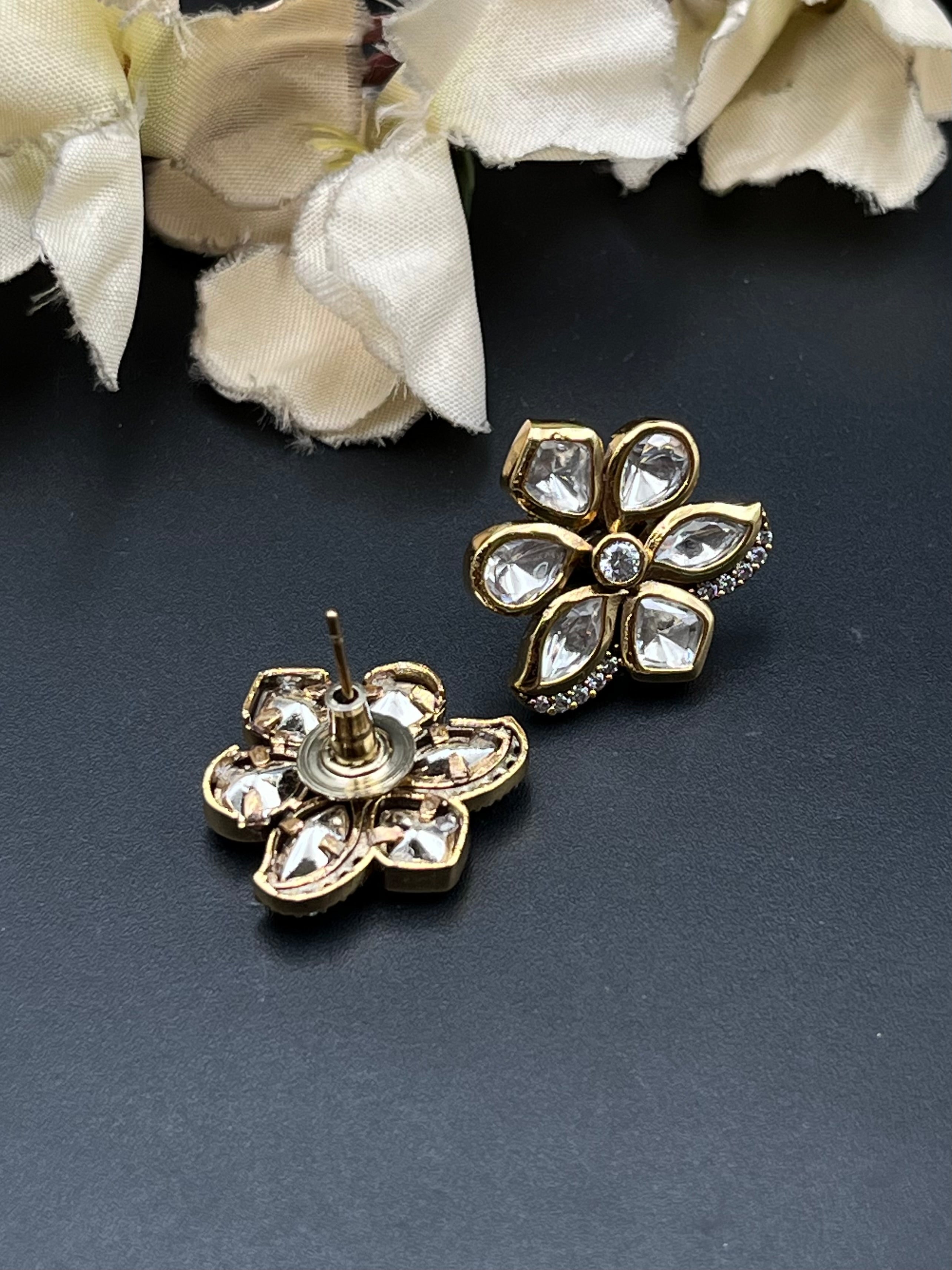 OIVA EARRING