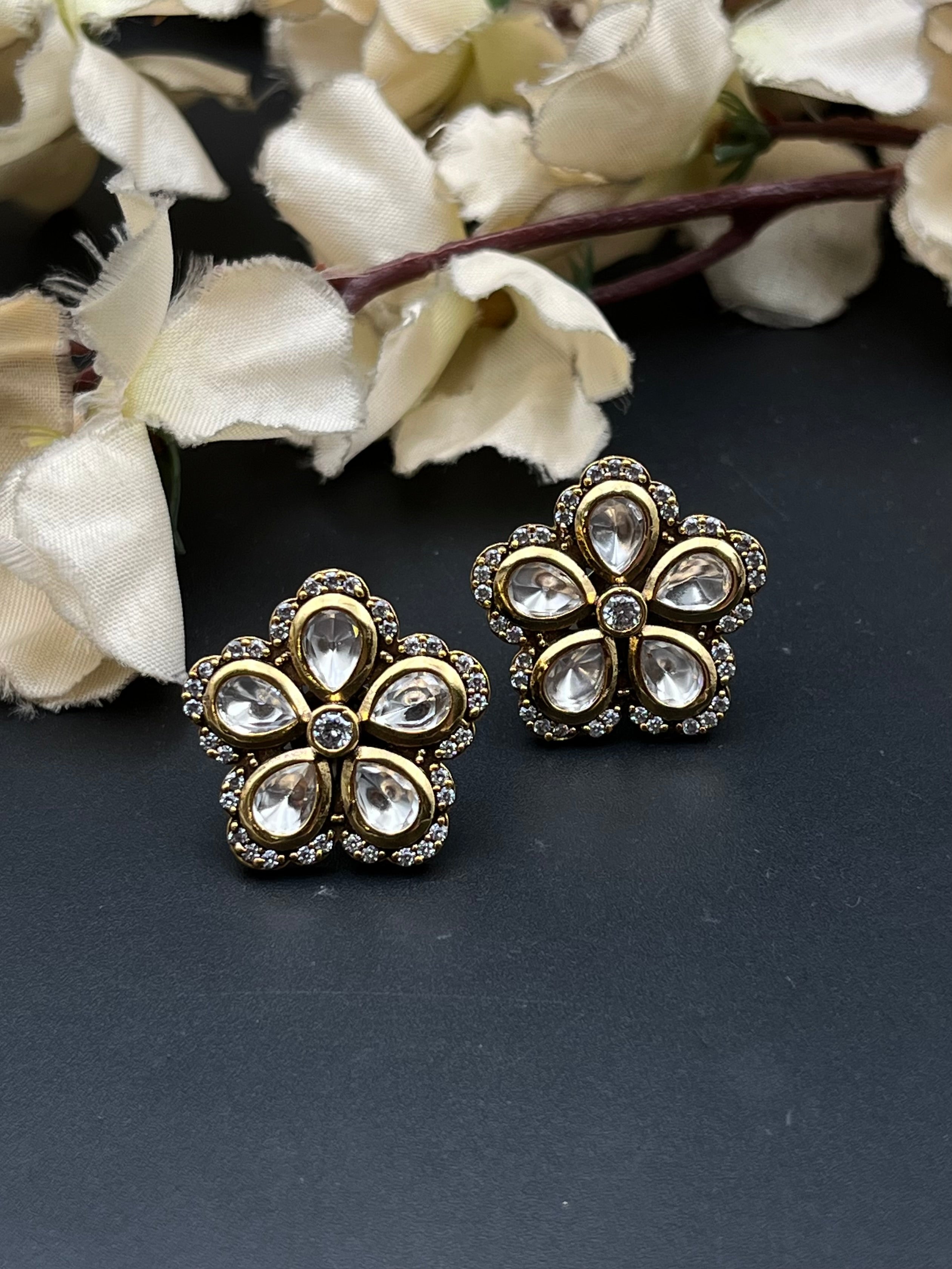 EIYAS EARRING
