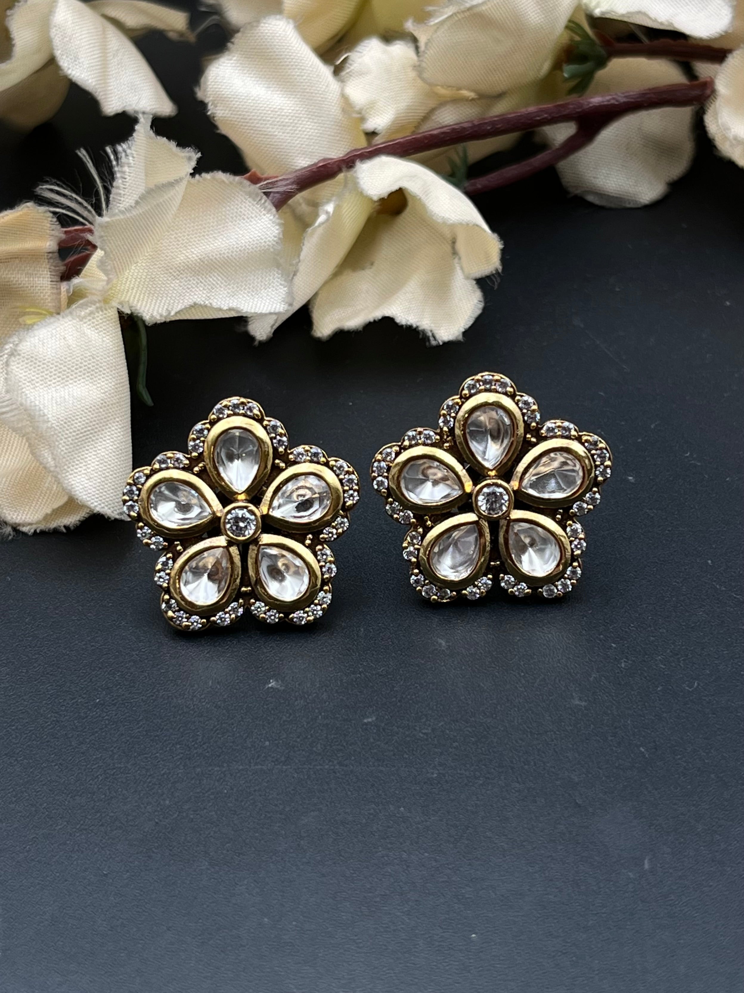 EIYAS EARRING