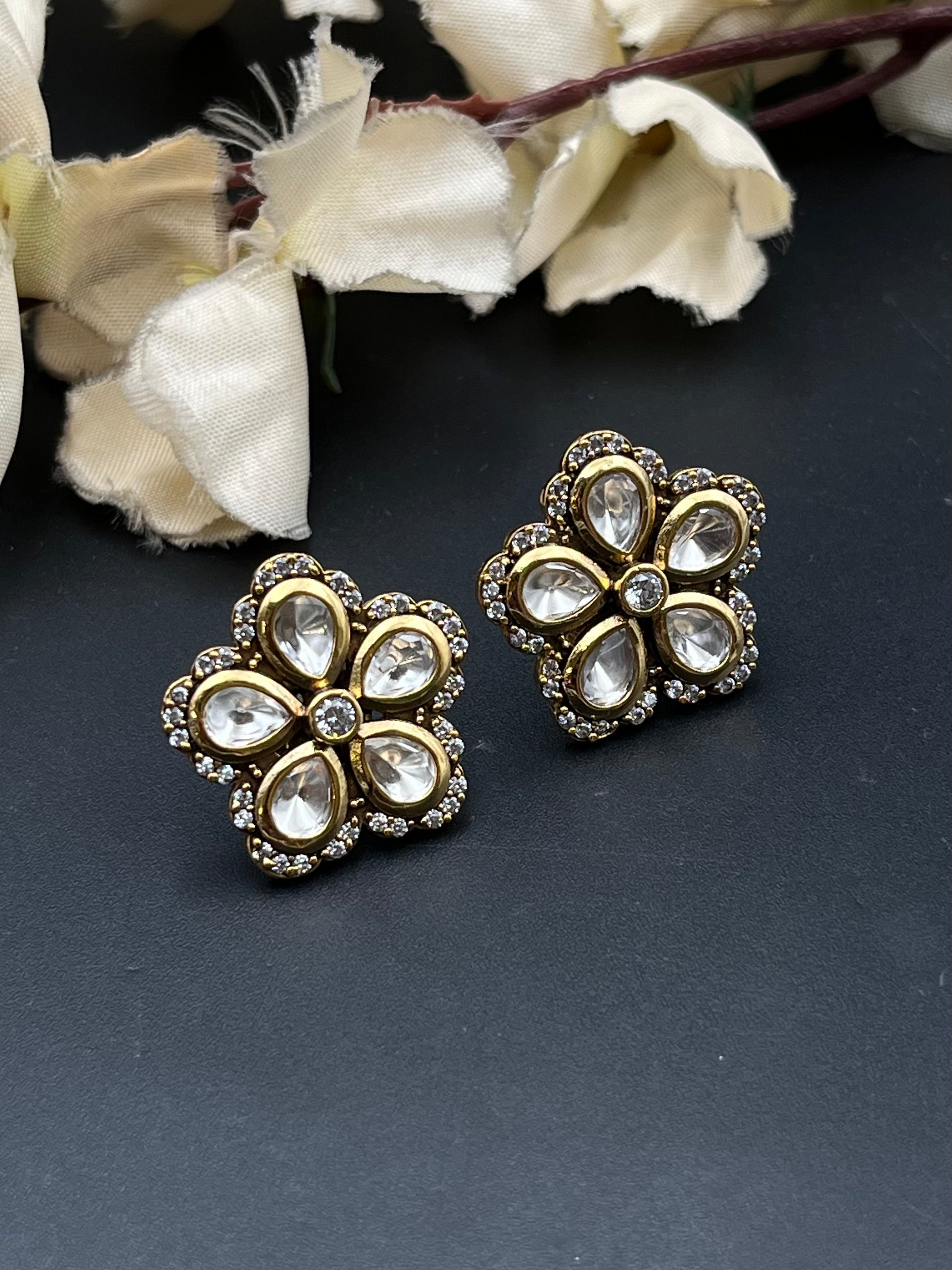 EIYAS EARRING
