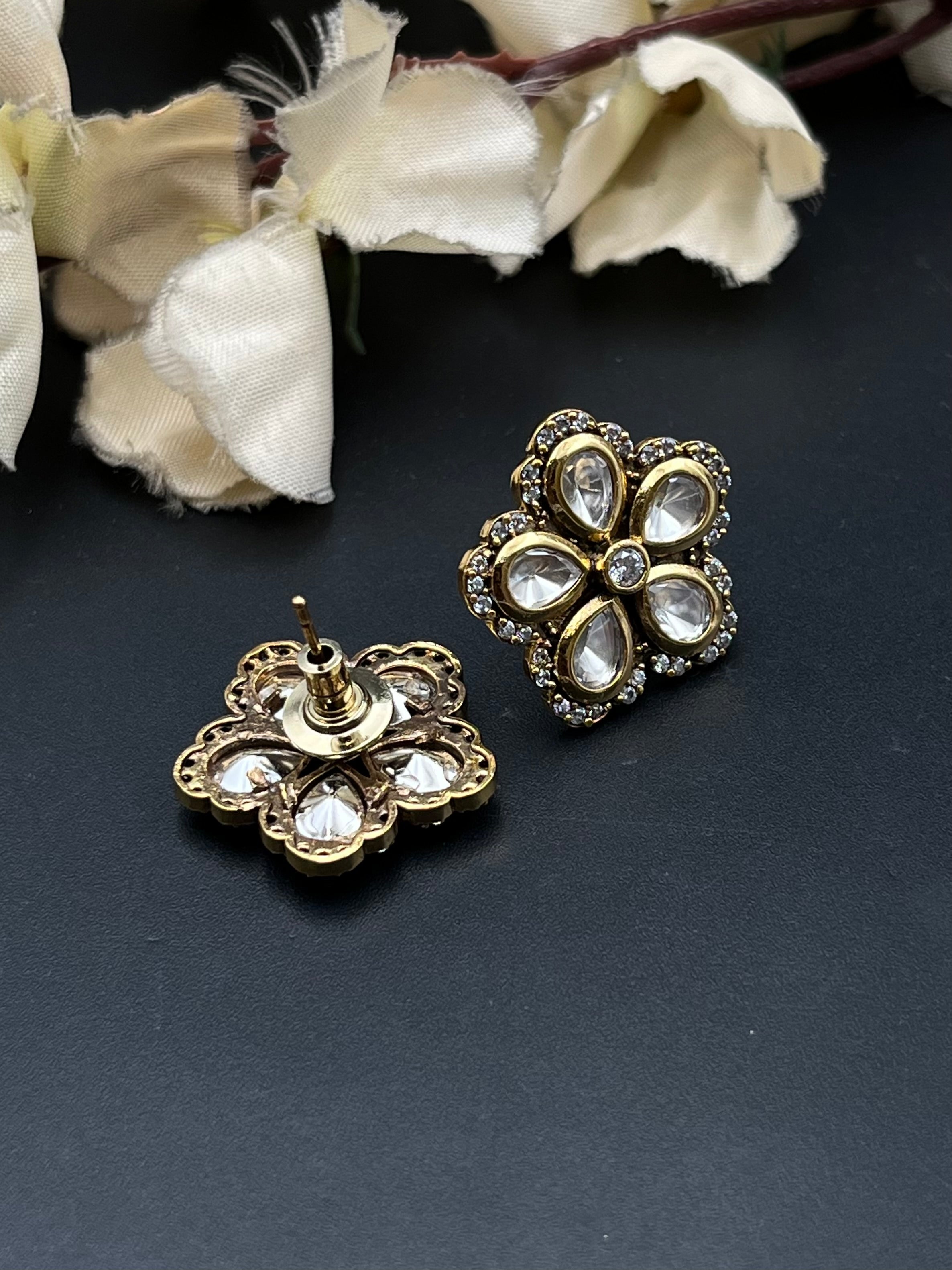 EIYAS EARRING