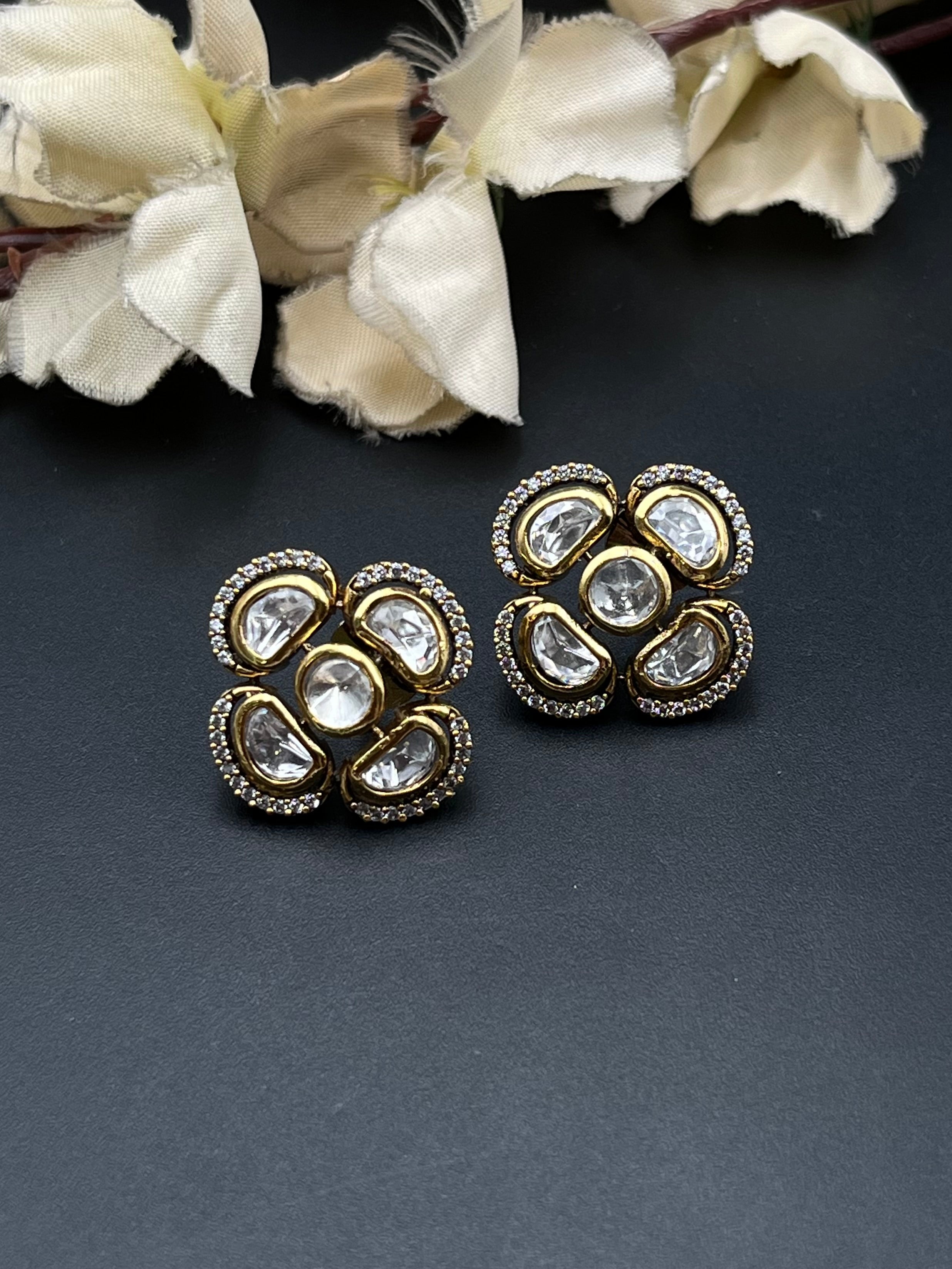 TINA EARRING