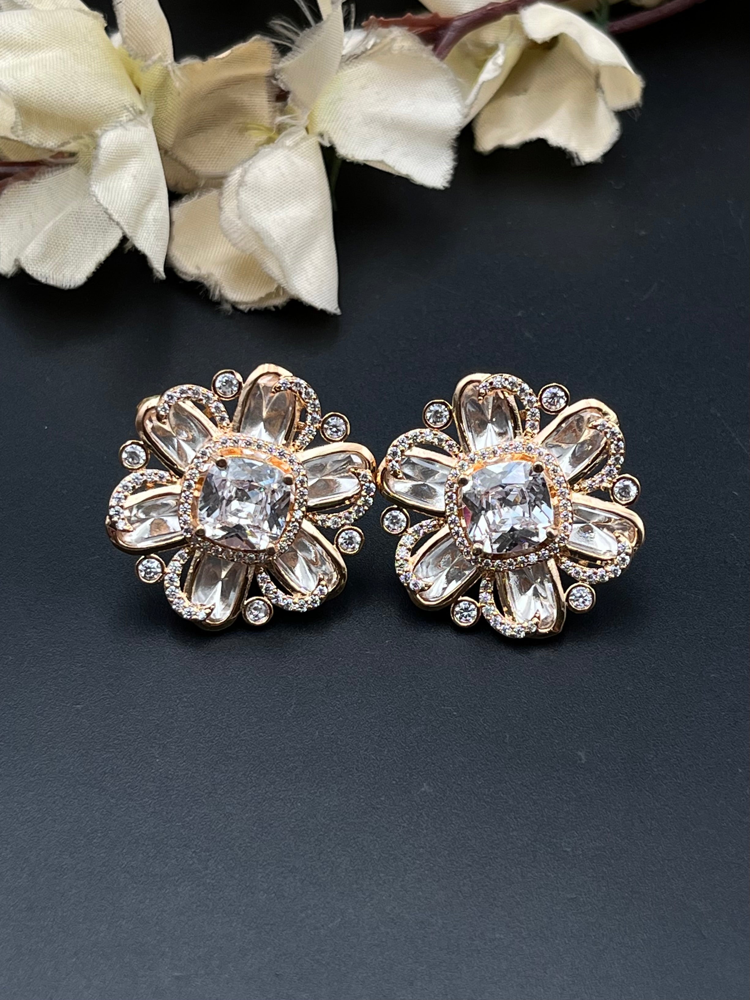 SIYA EARRING