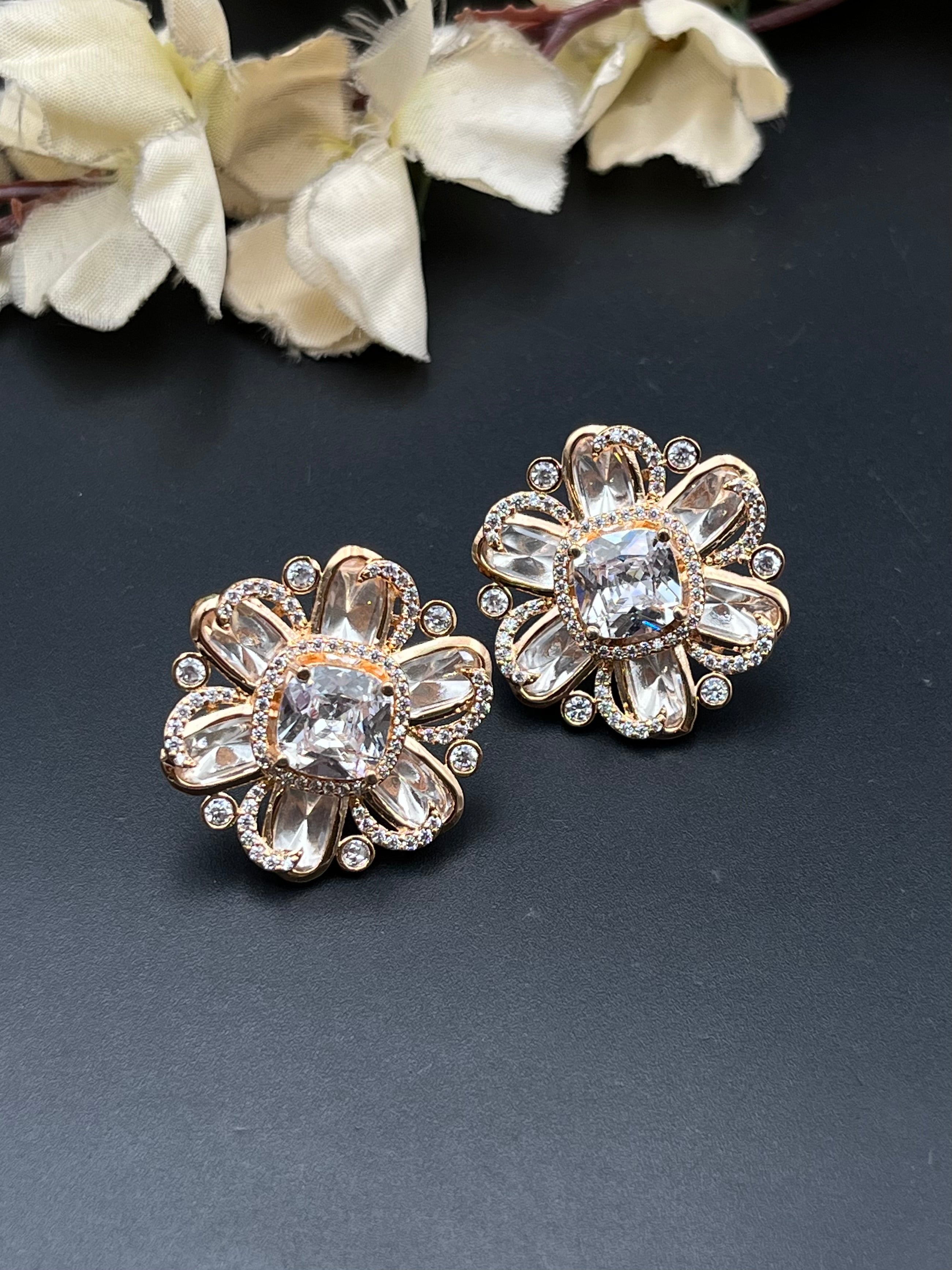 SIYA EARRING