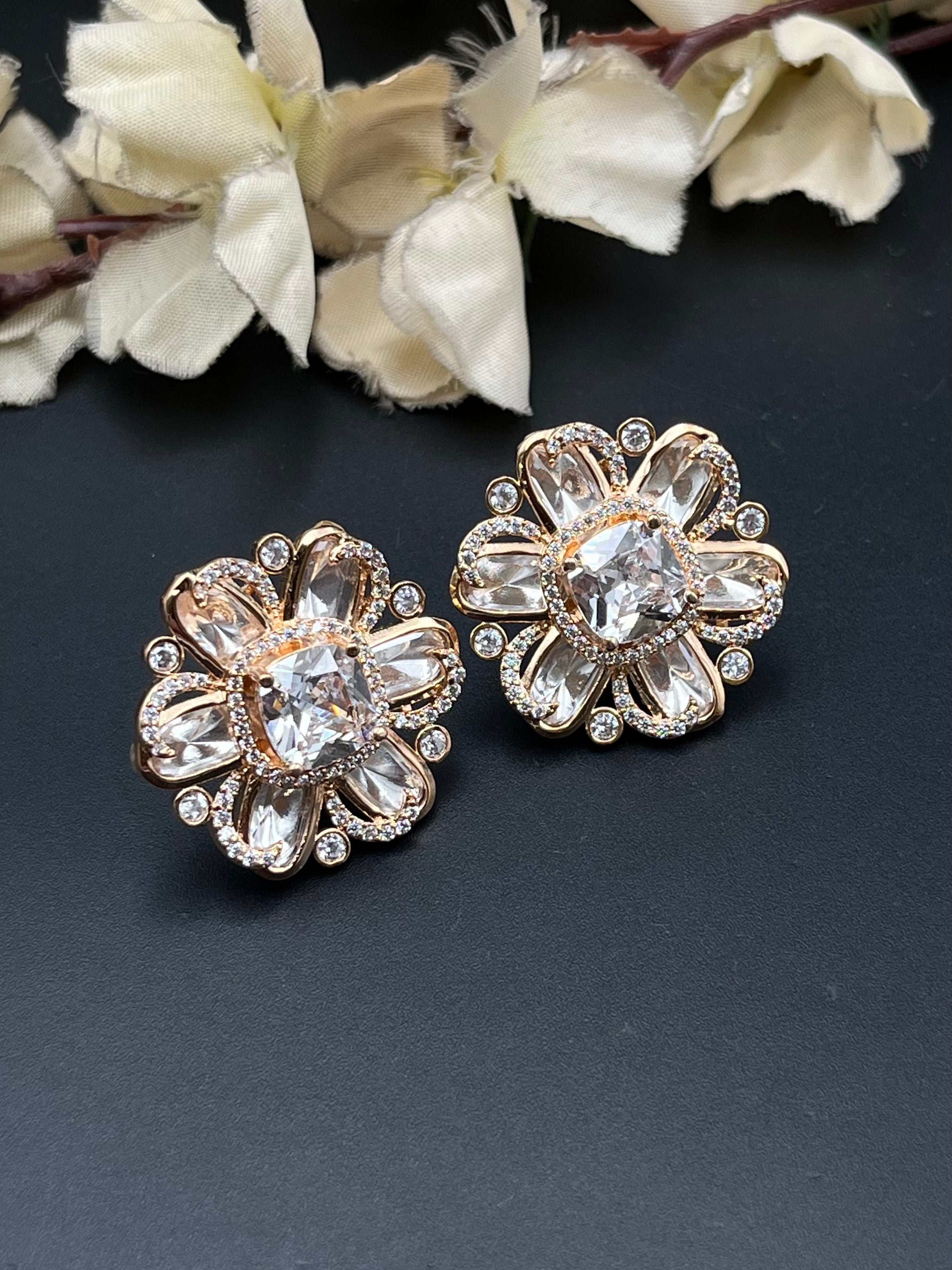 SIYA EARRING