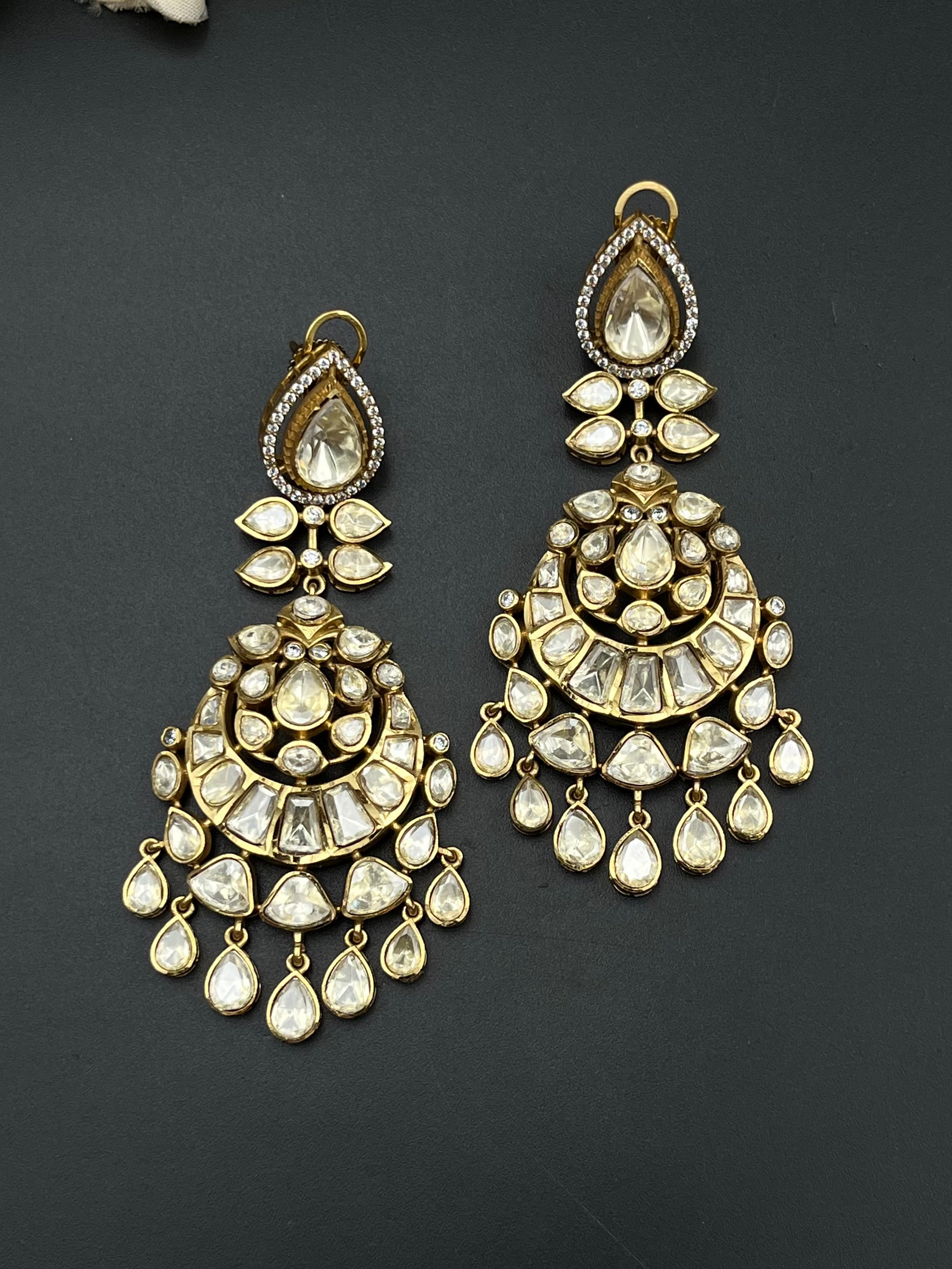NIYA EARRING