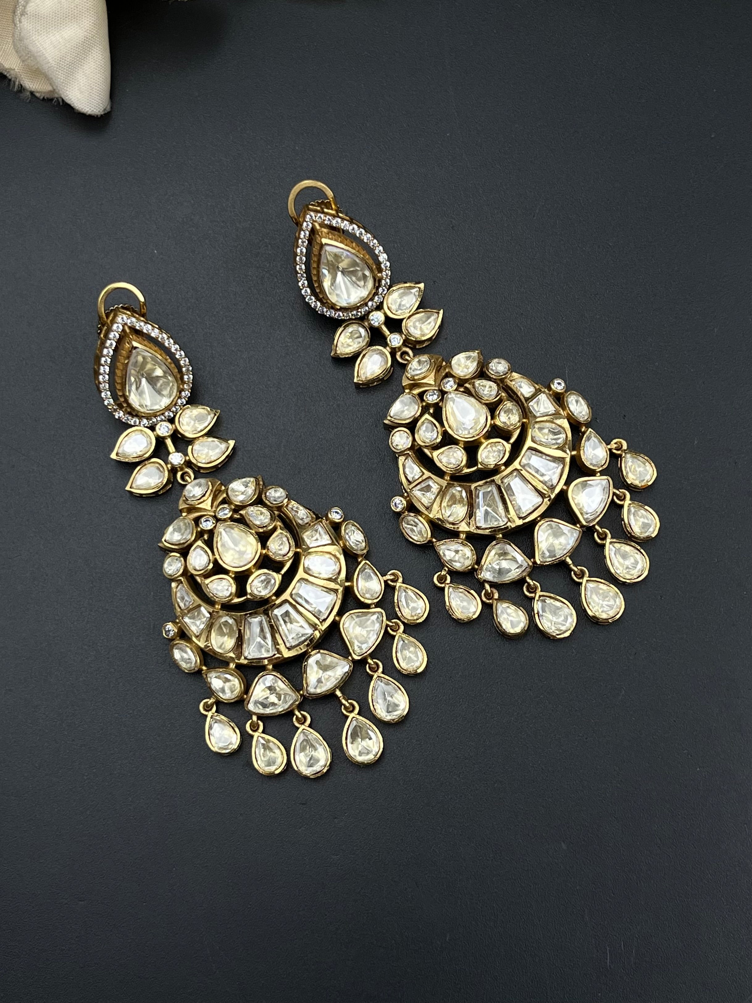 NIYA EARRING