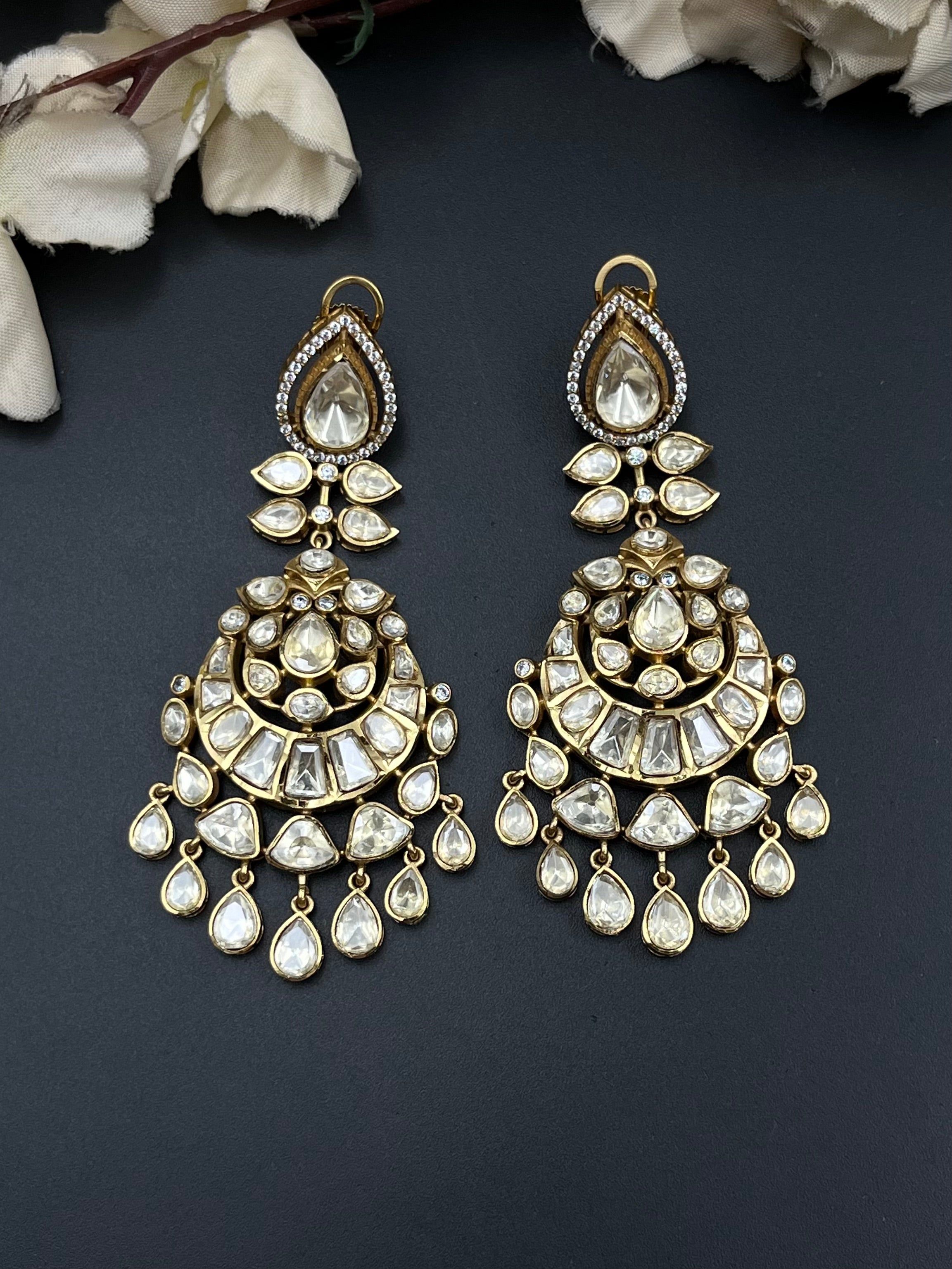 NIYA EARRING