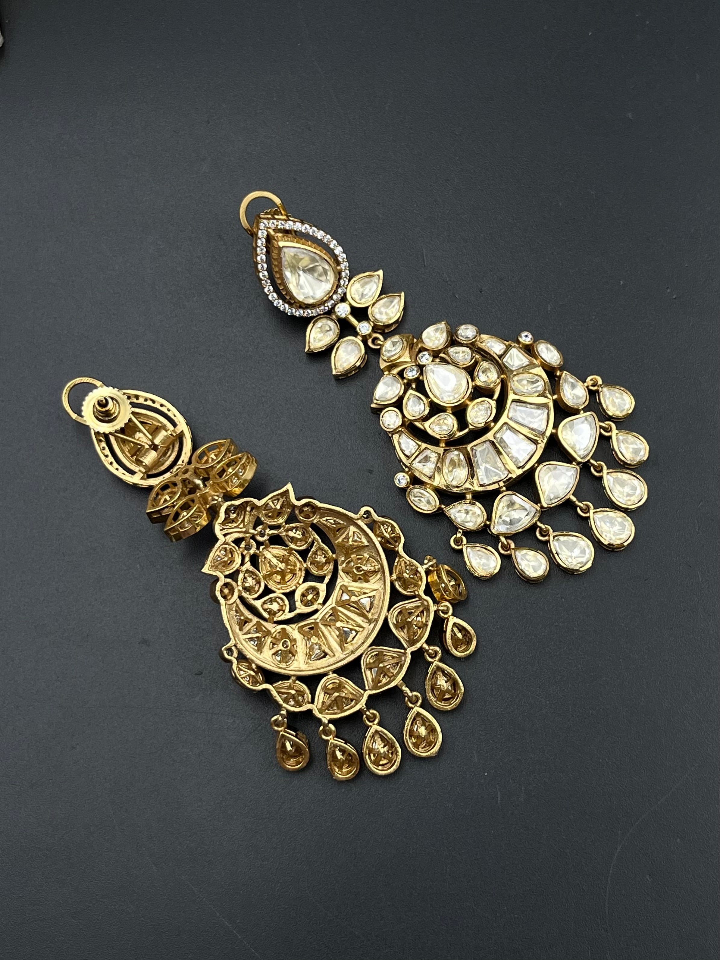 NIYA EARRING