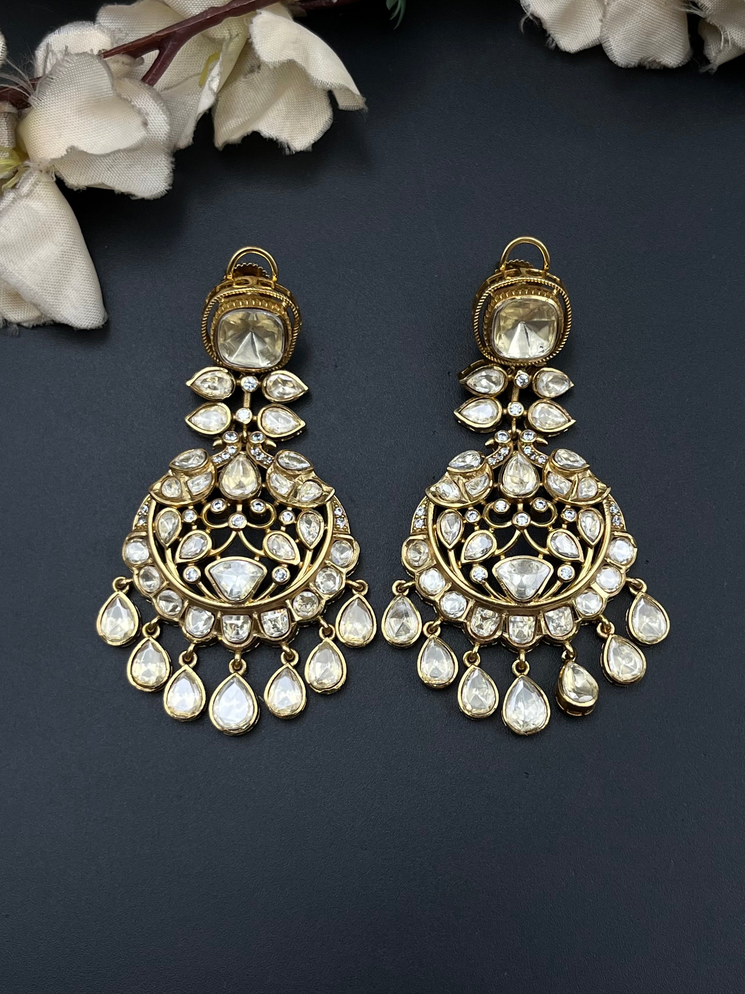 NIYA EARRING