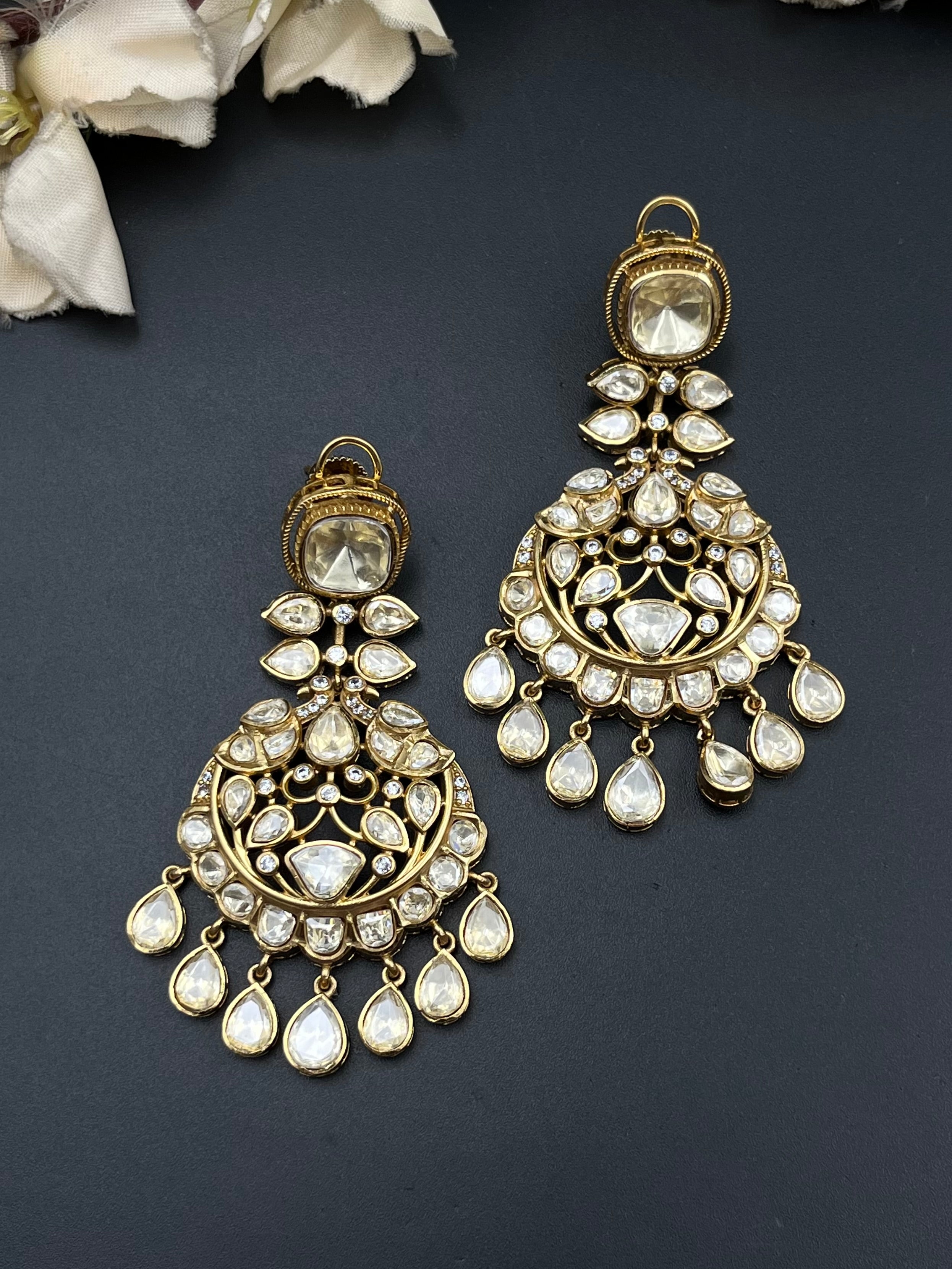 NIYA EARRING
