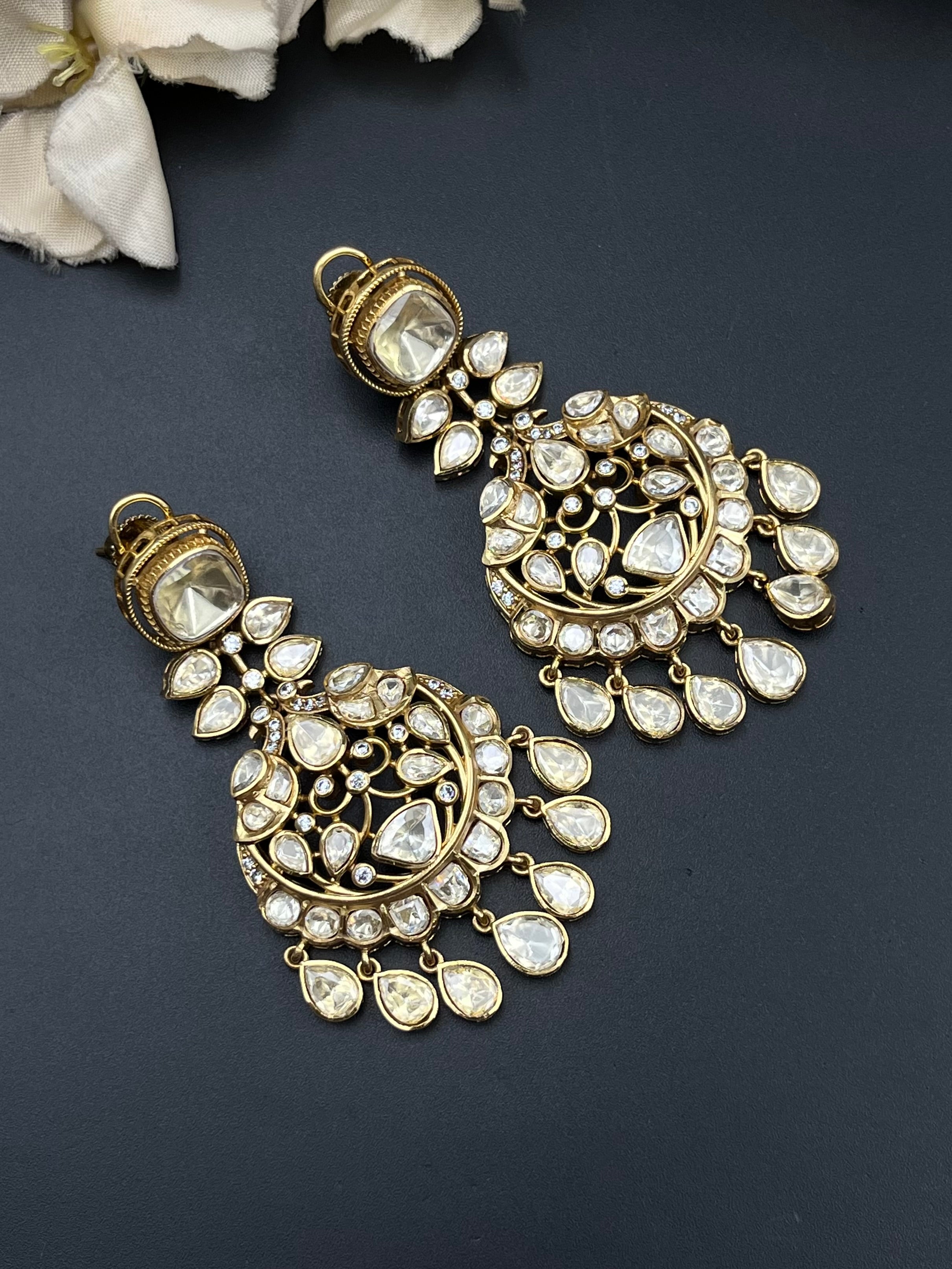 NIYA EARRING