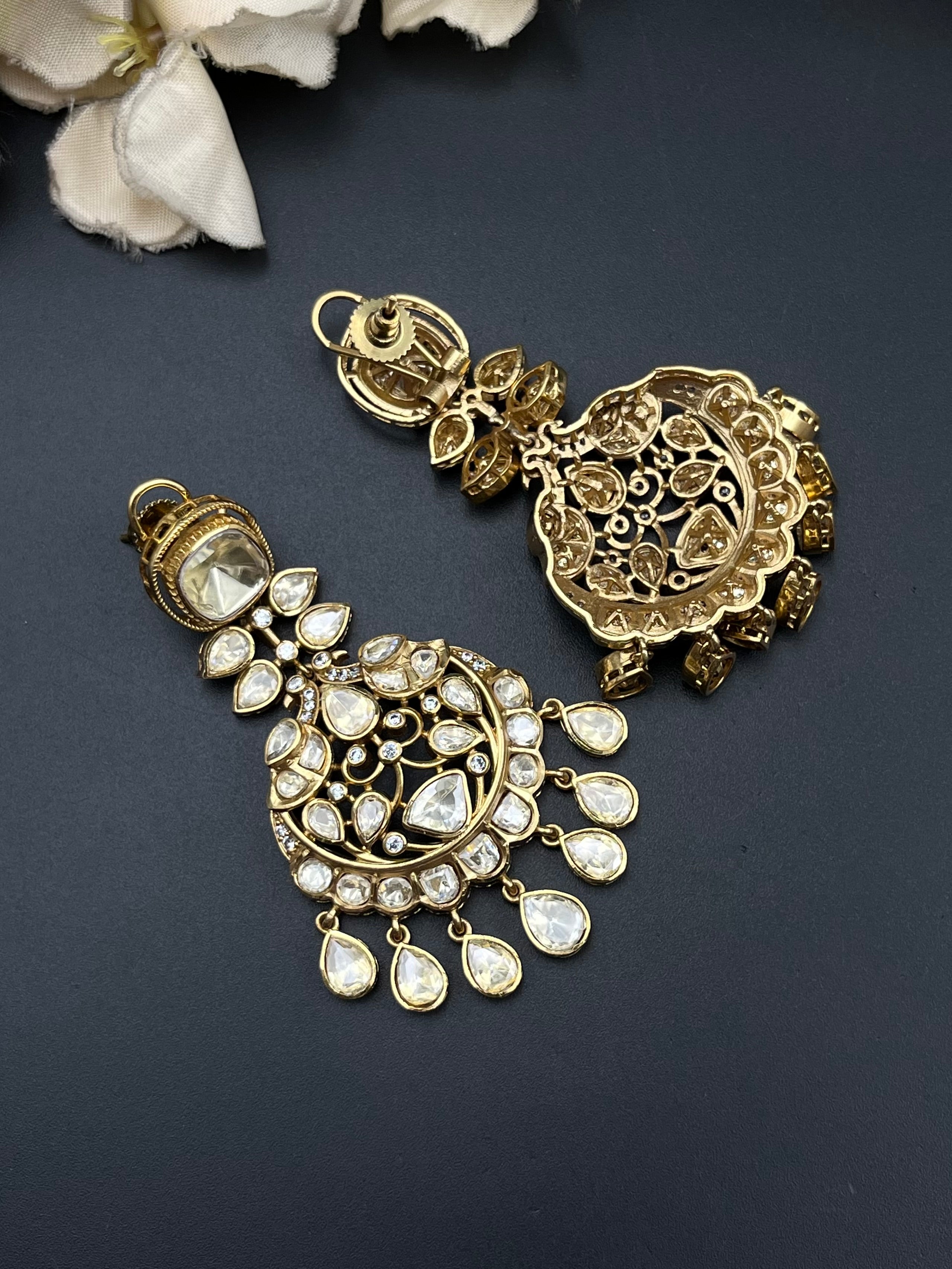 NIYA EARRING