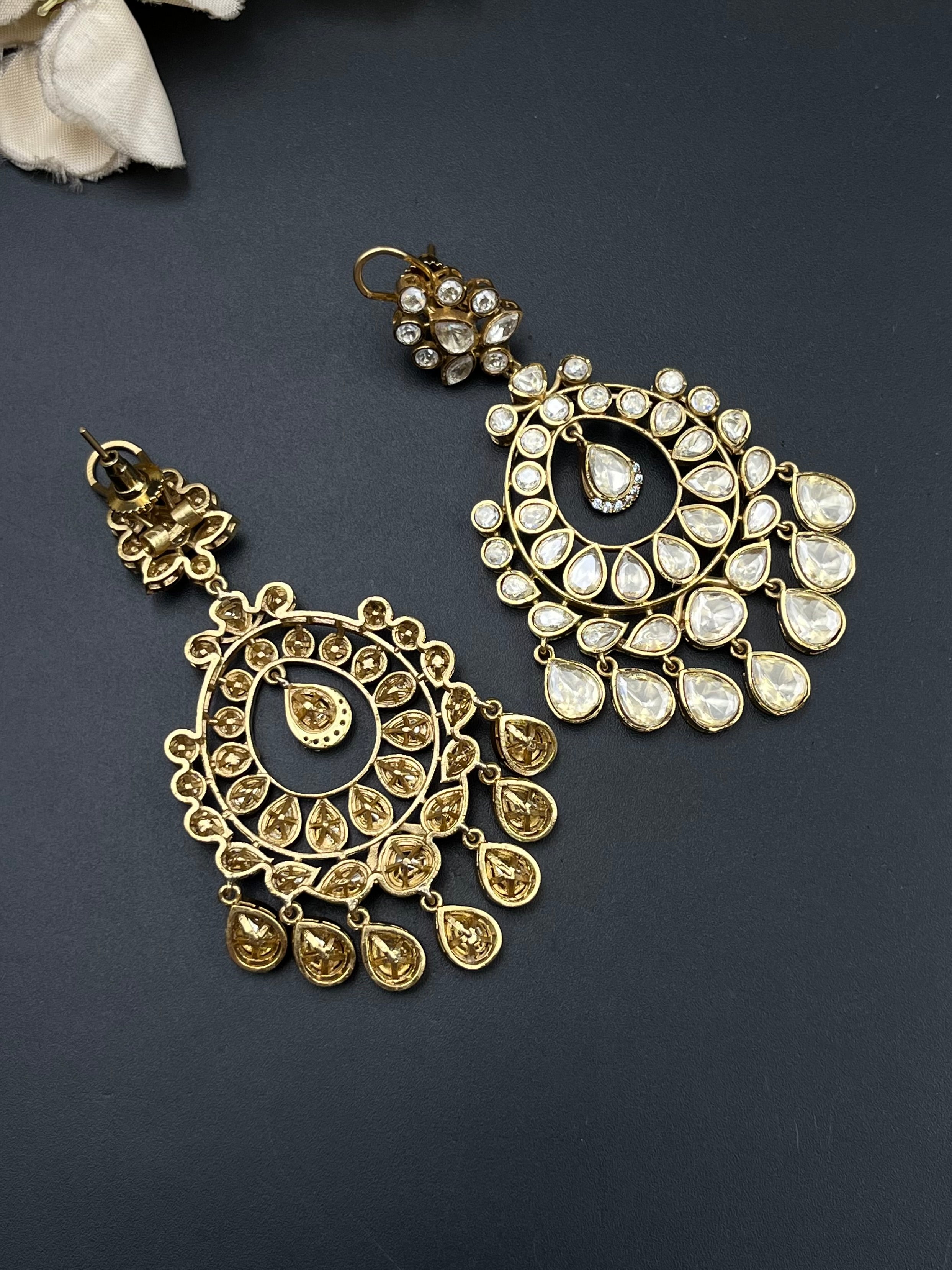 INAYA EARRING