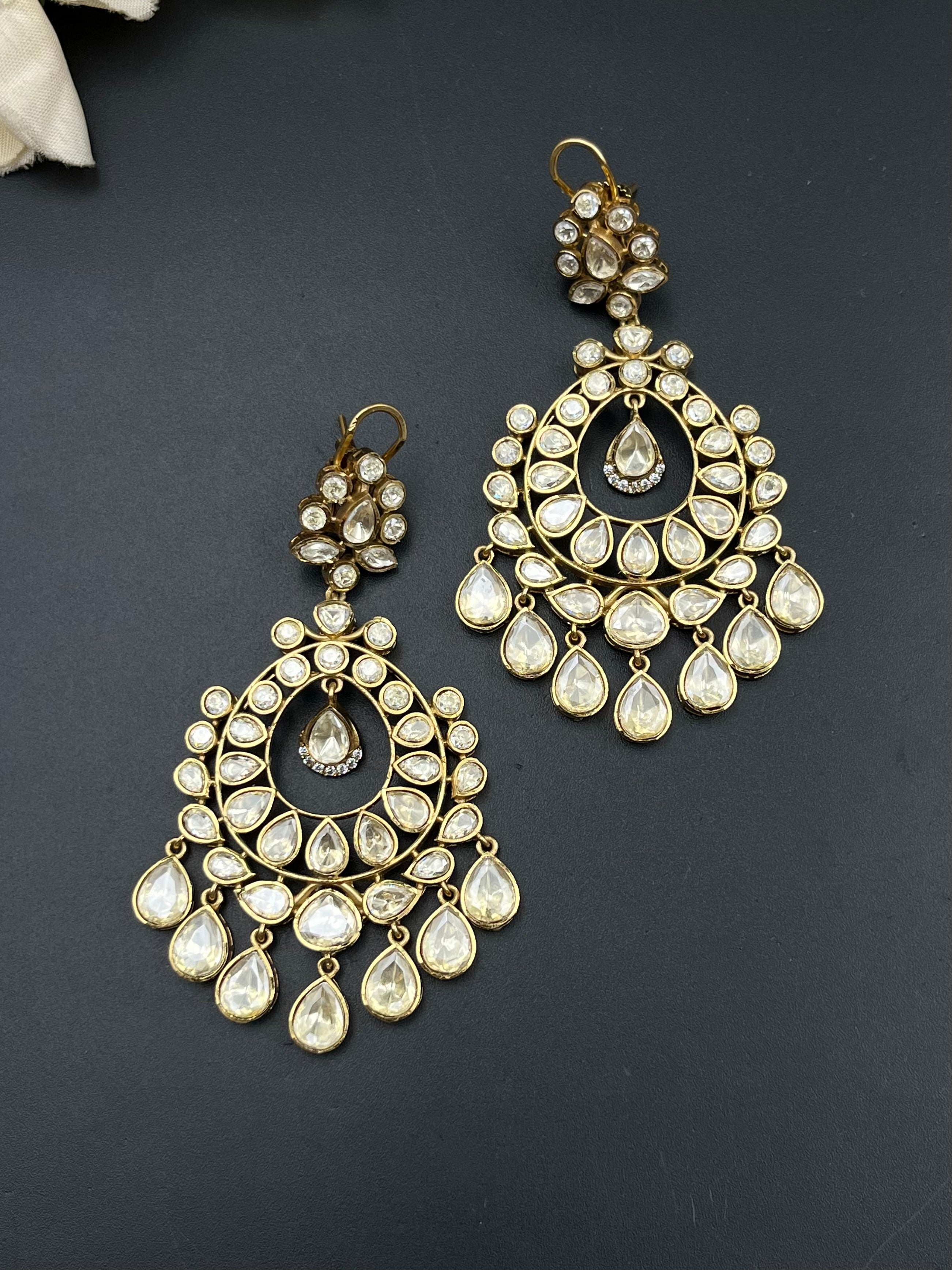 INAYA EARRING
