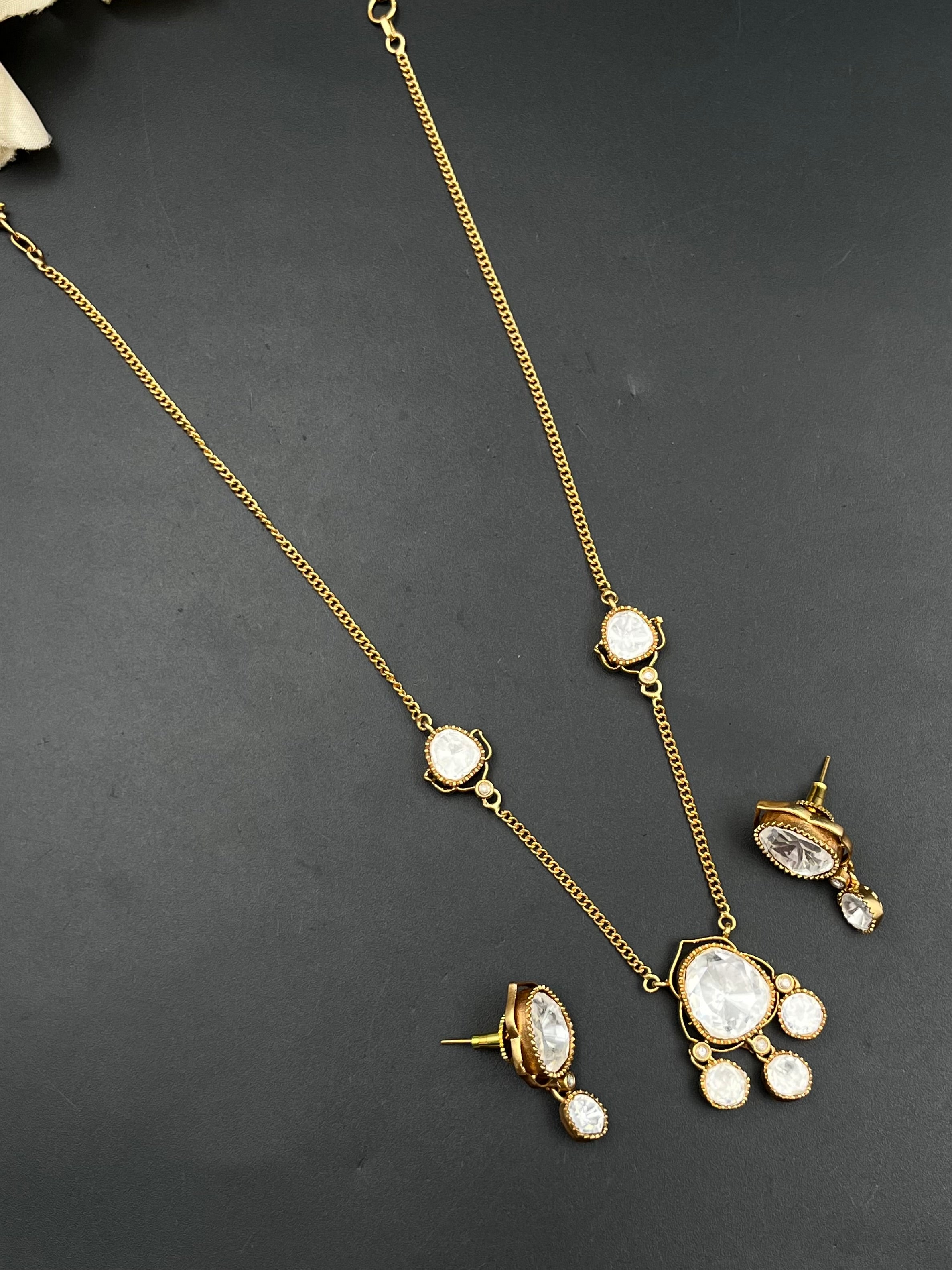 KIRAA PENDANT