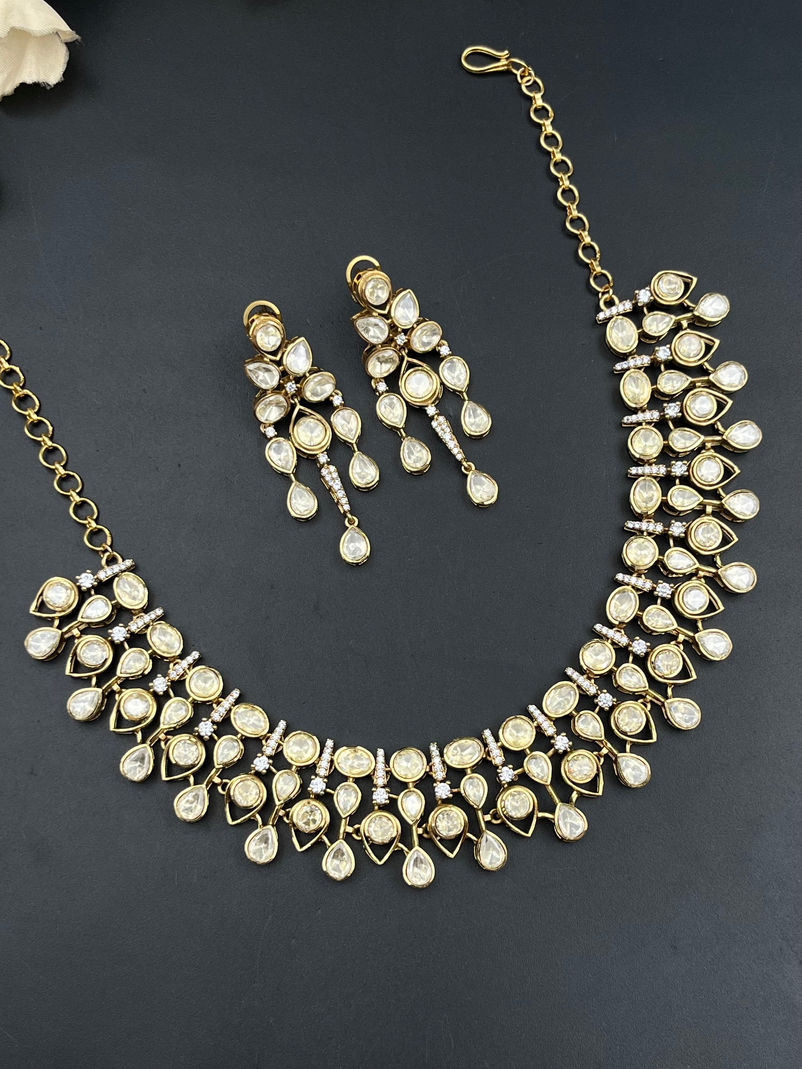 AMIRA NECKLACE