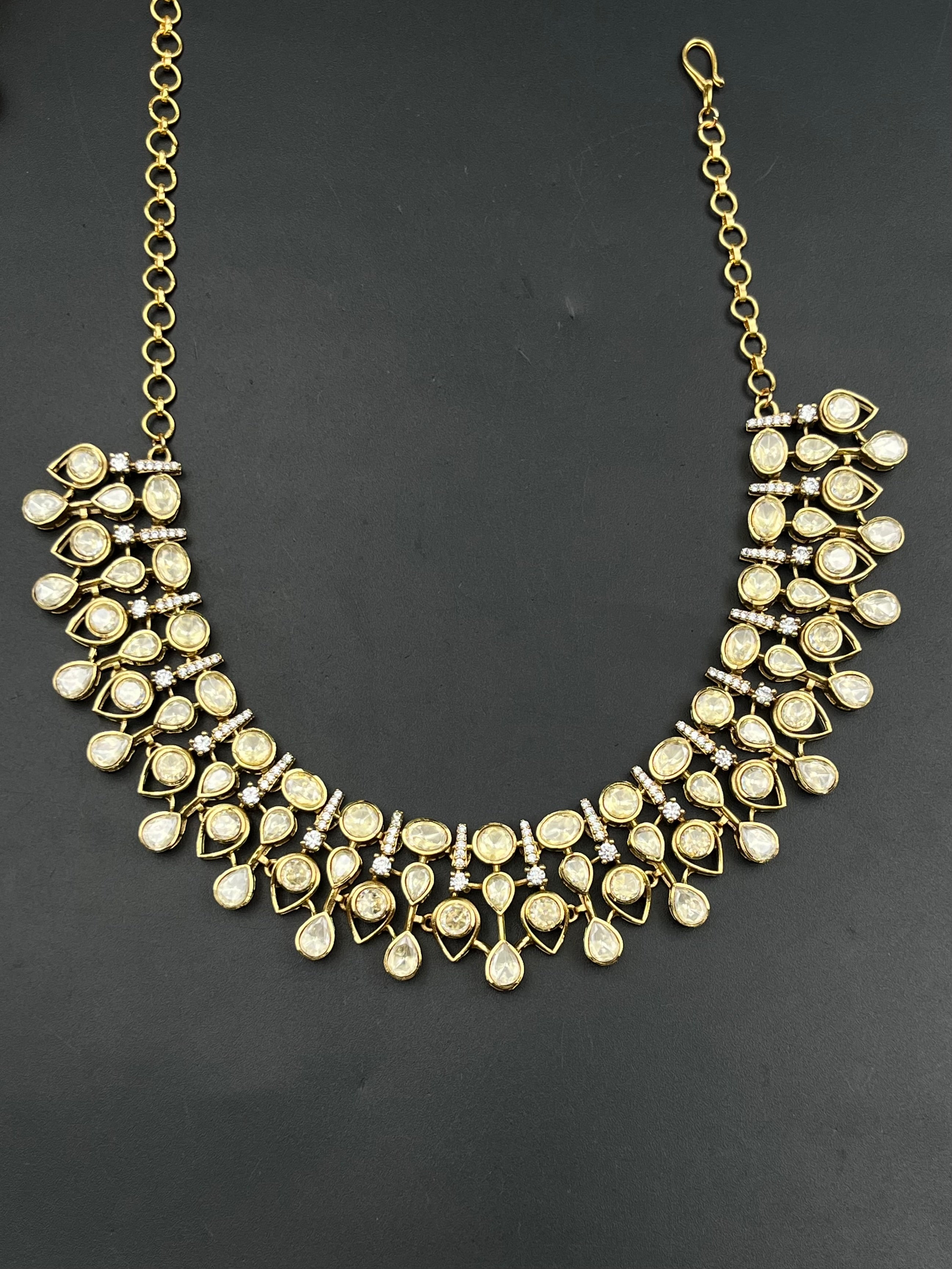 AMIRA NECKLACE