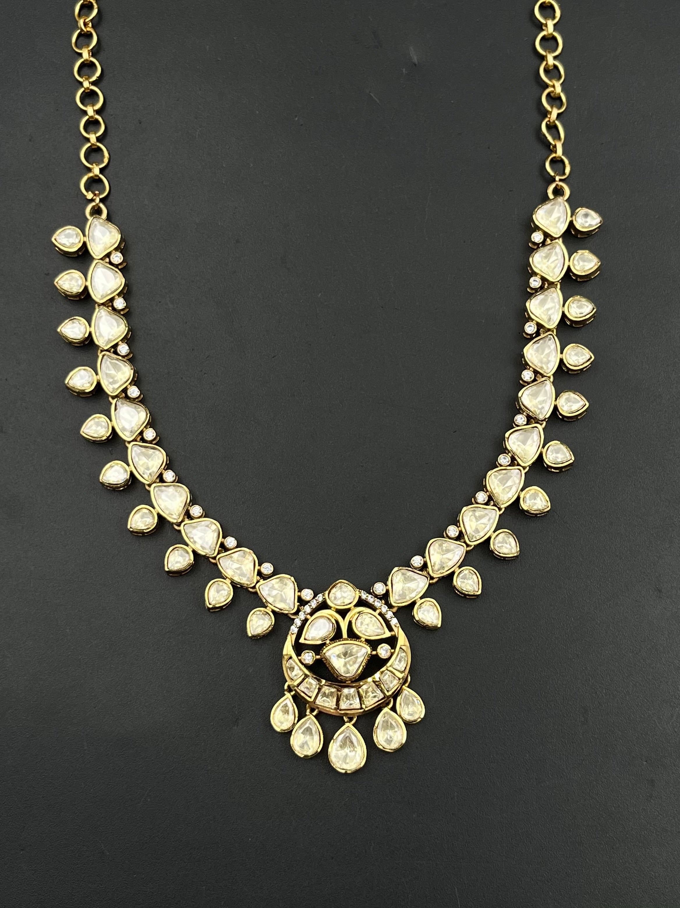 EZZA NECKLACE