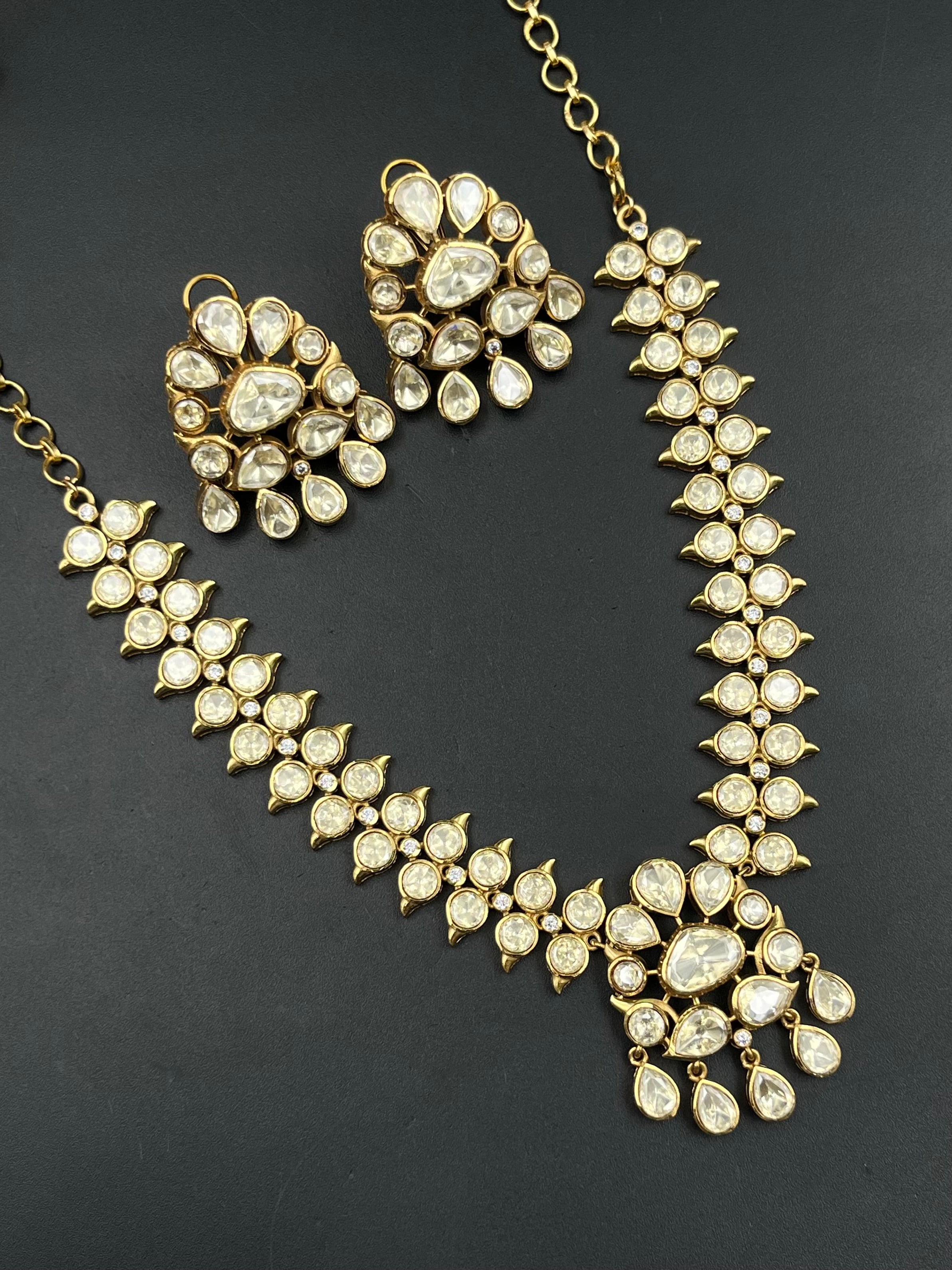 GULNAR NECKLACE