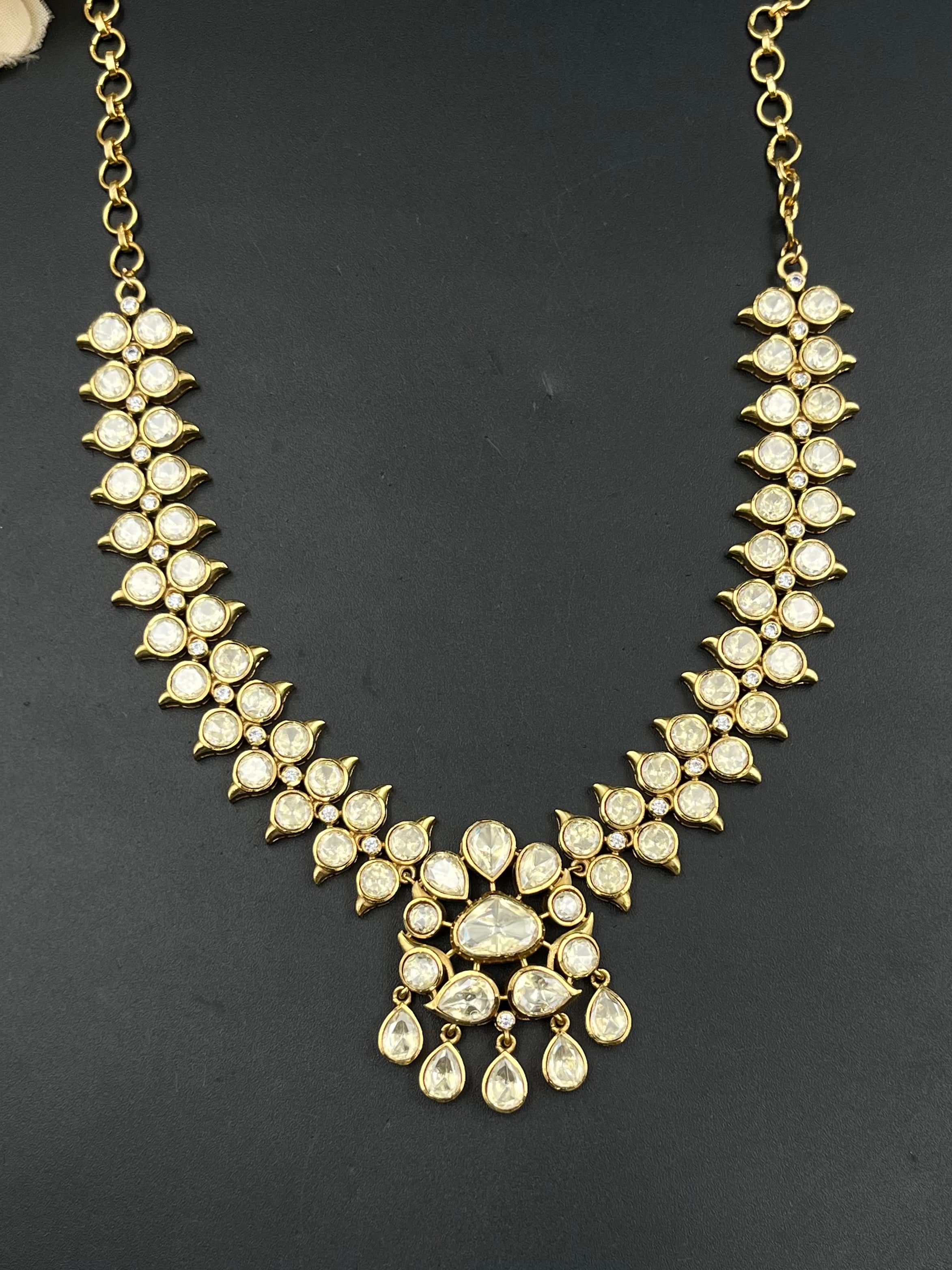 GULNAR NECKLACE