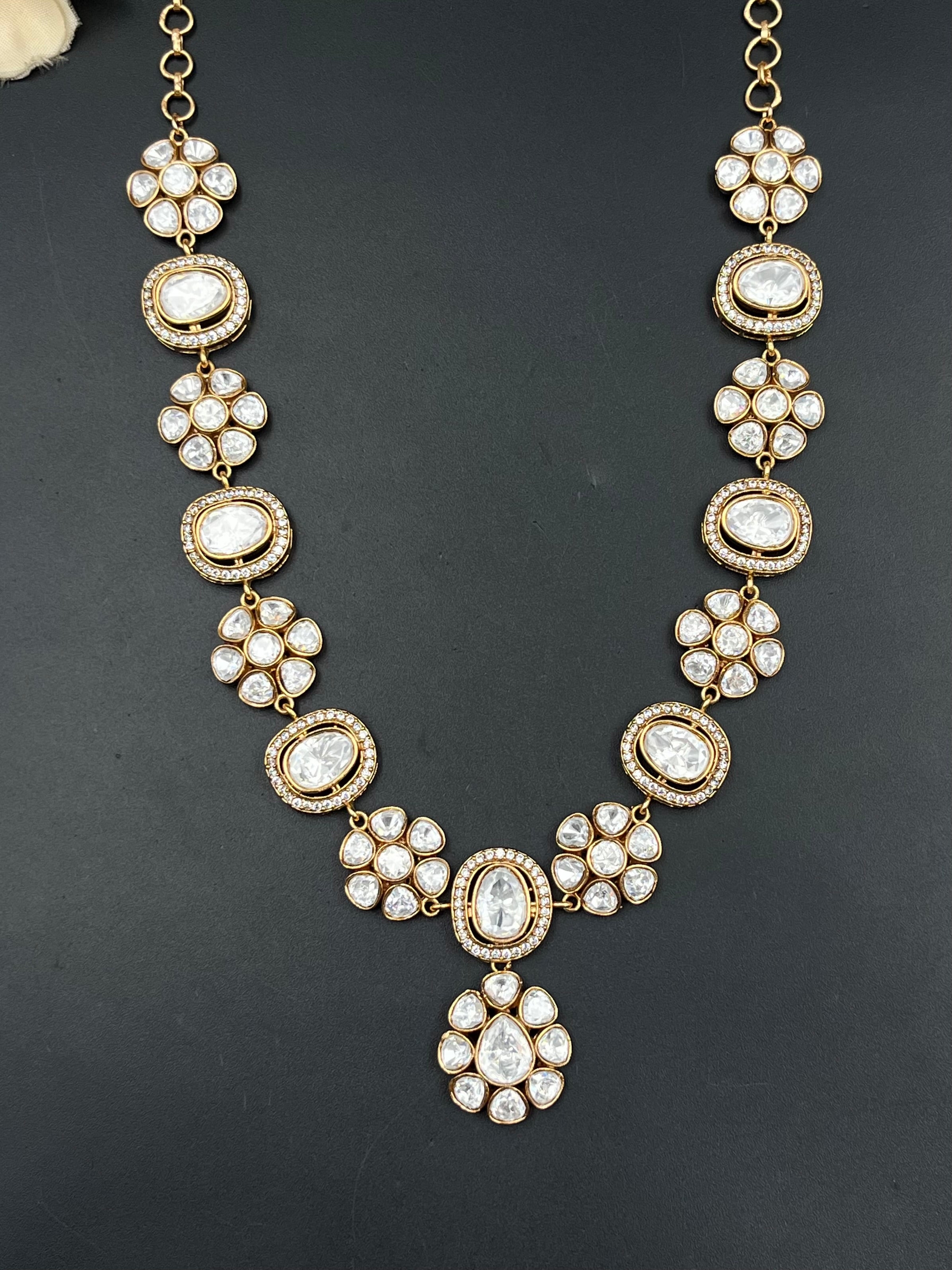SIYA NECKLACE