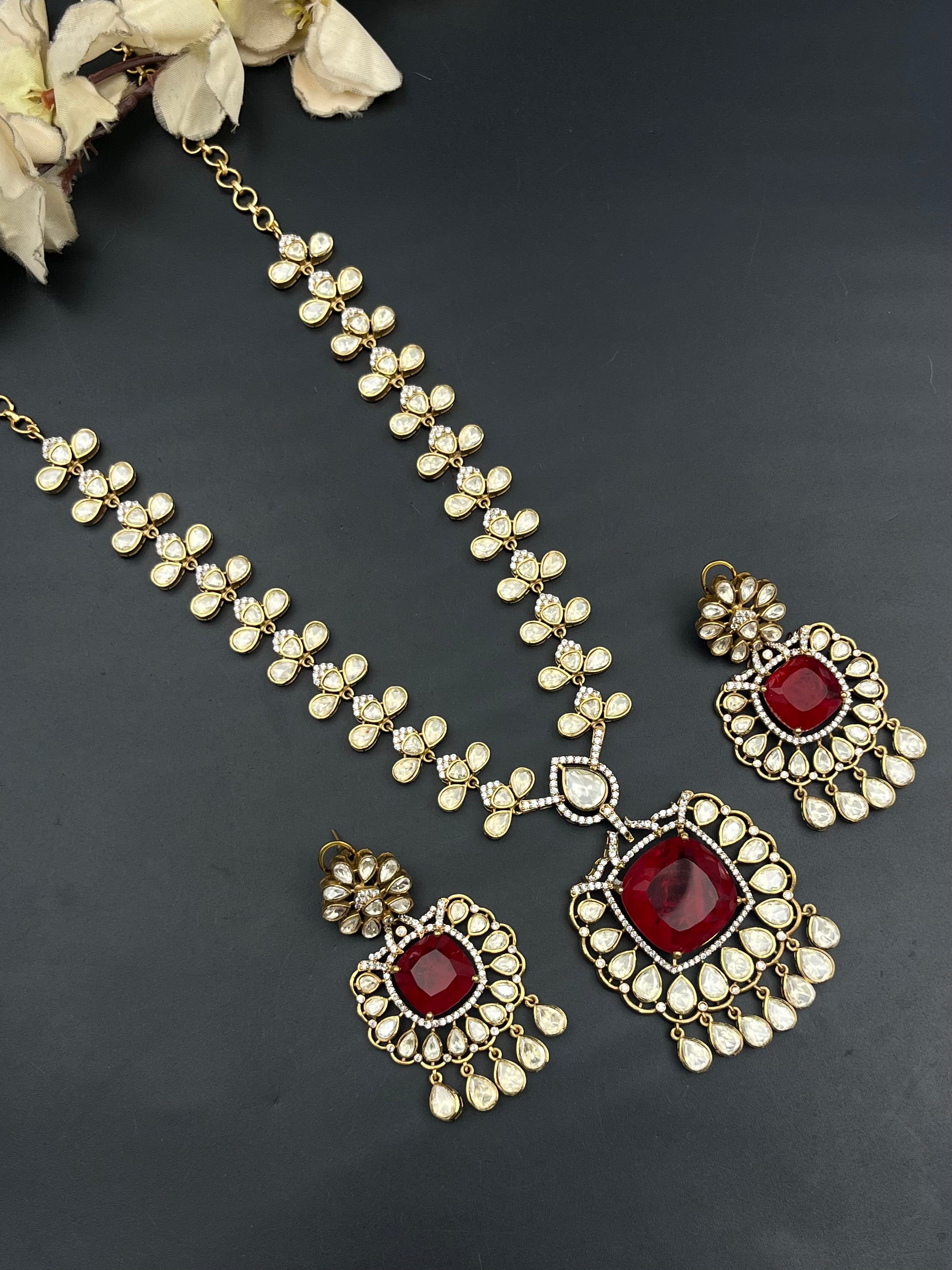 HINA NECKALCE