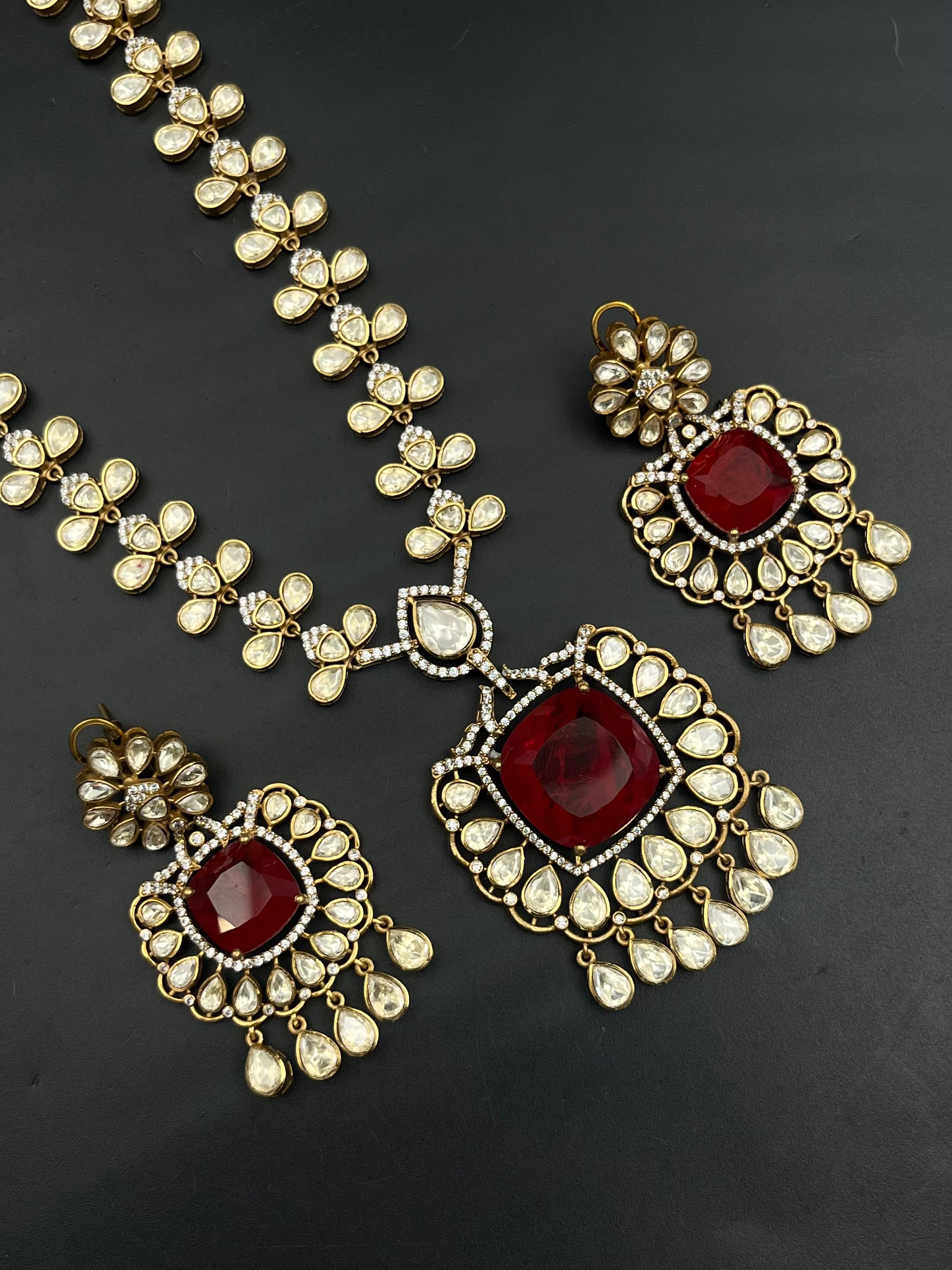 HINA NECKALCE