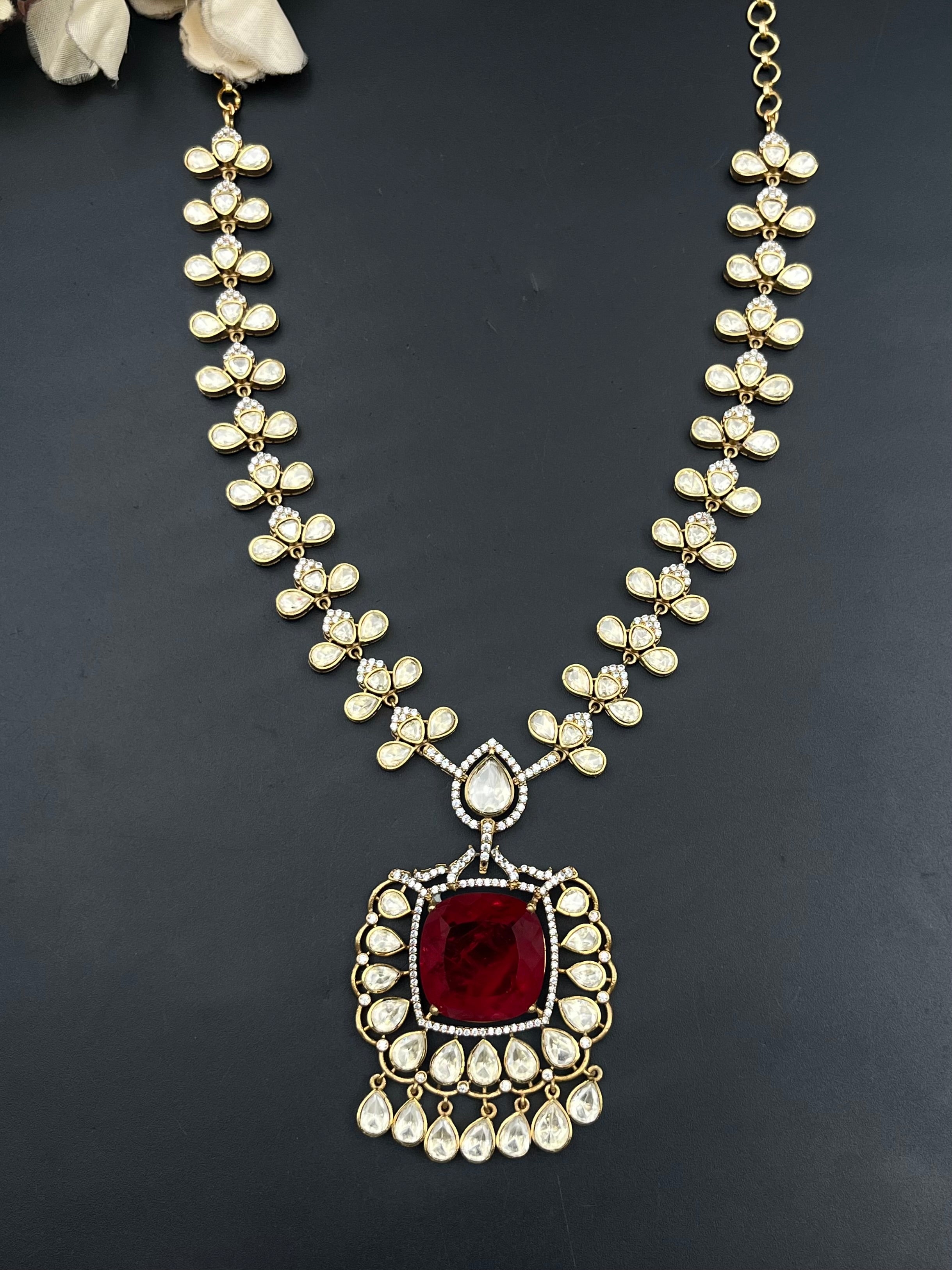 HINA NECKALCE