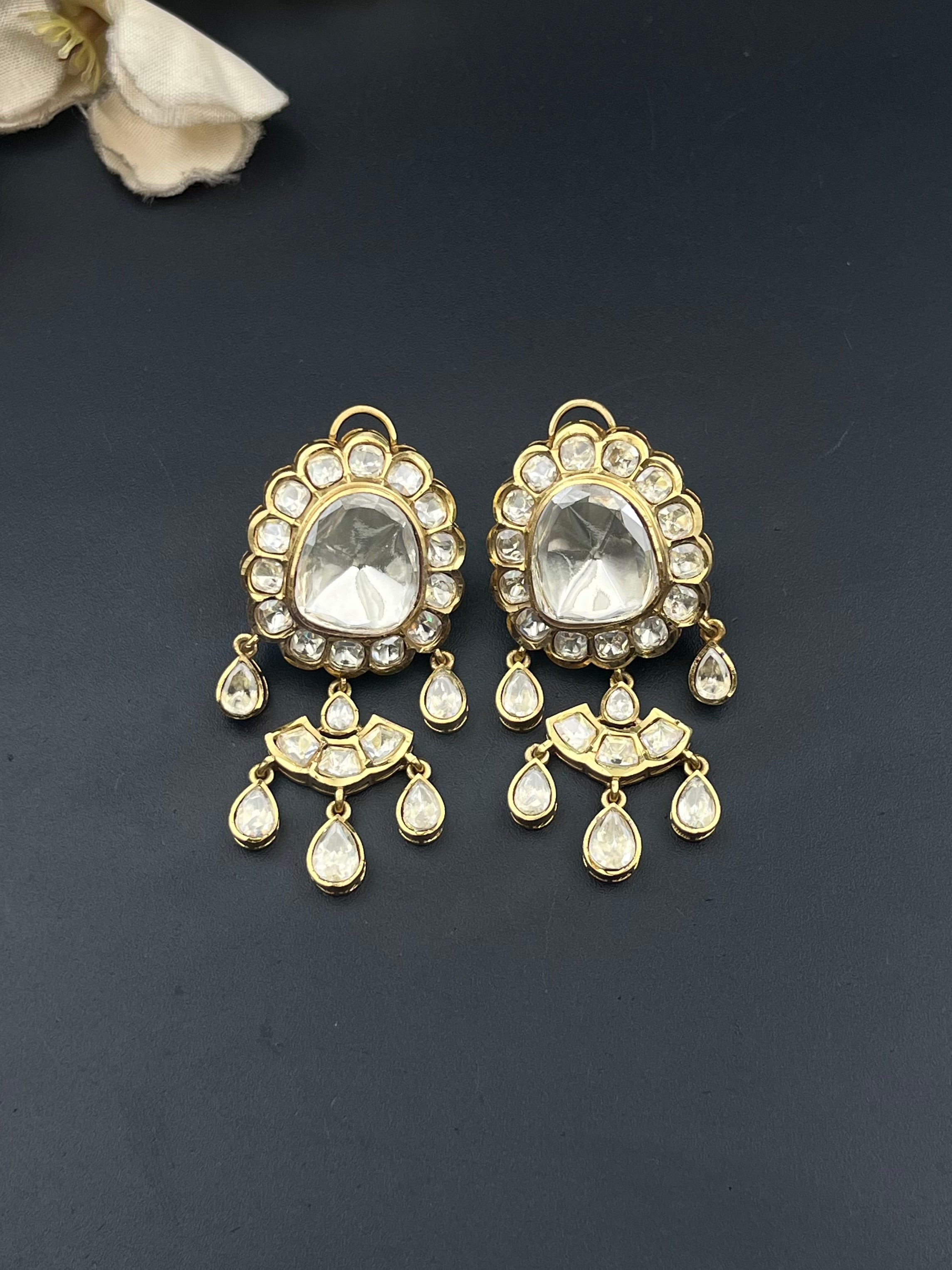 RIYA EARRING