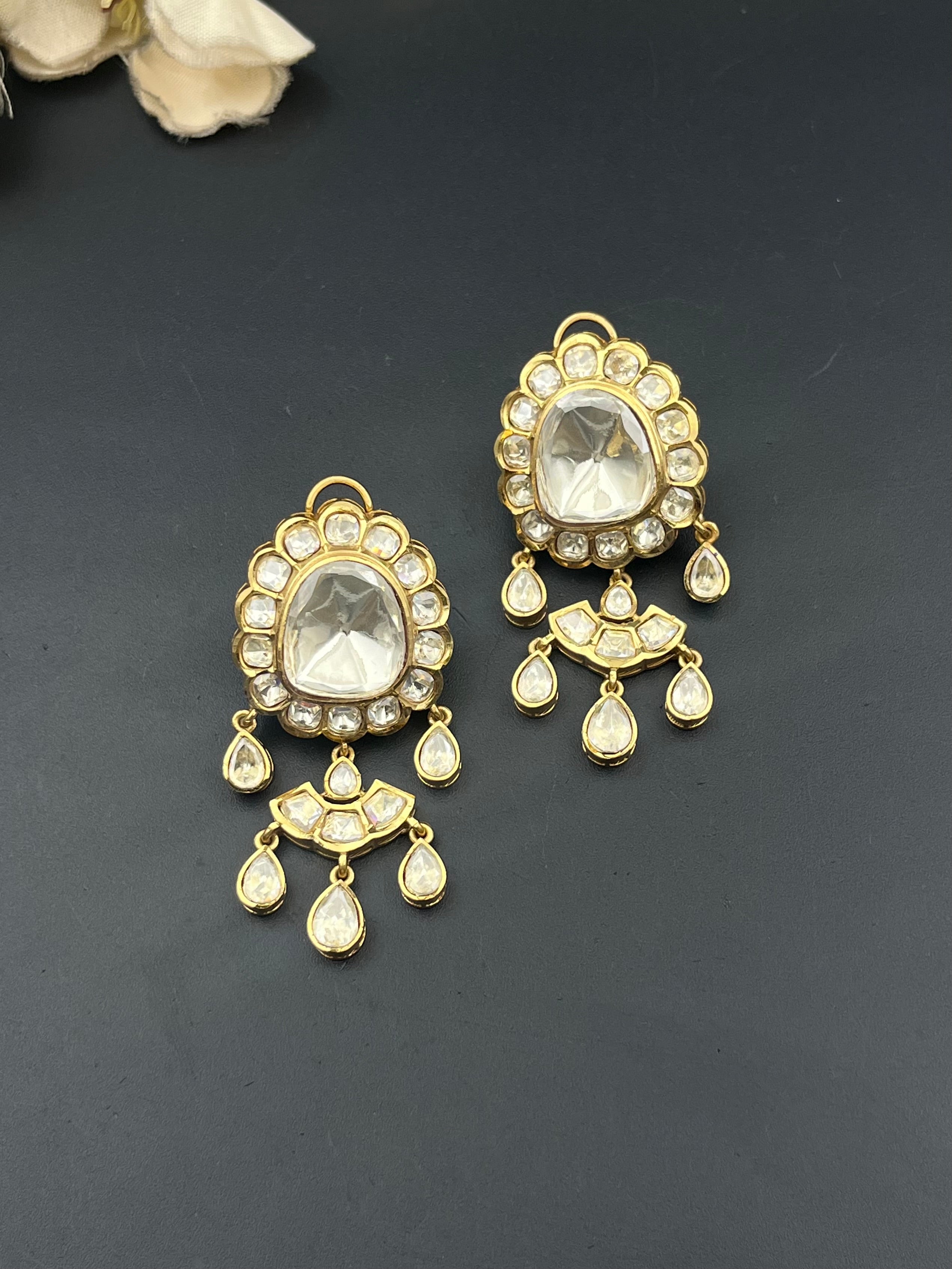RIYA EARRING