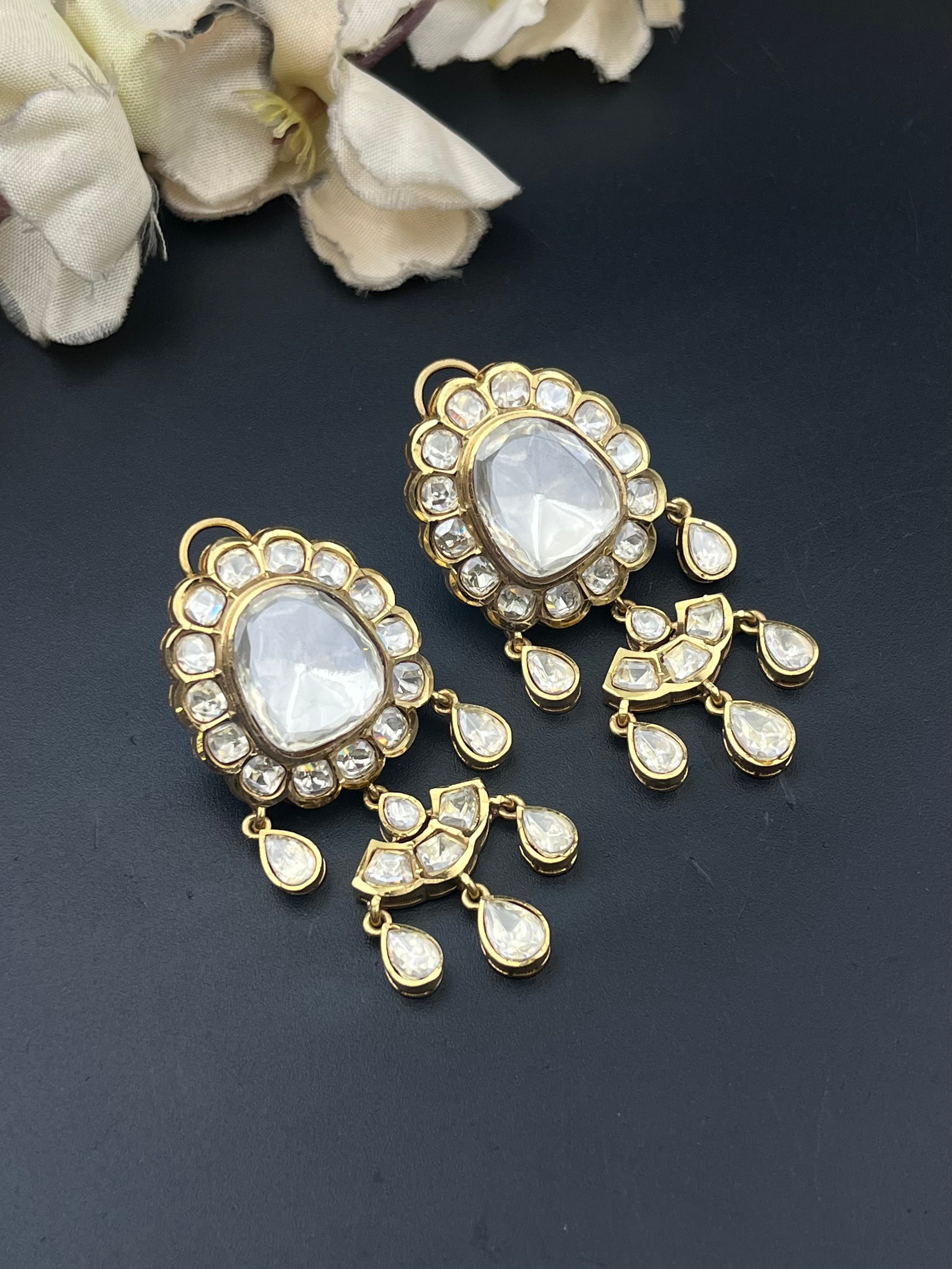 RIYA EARRING