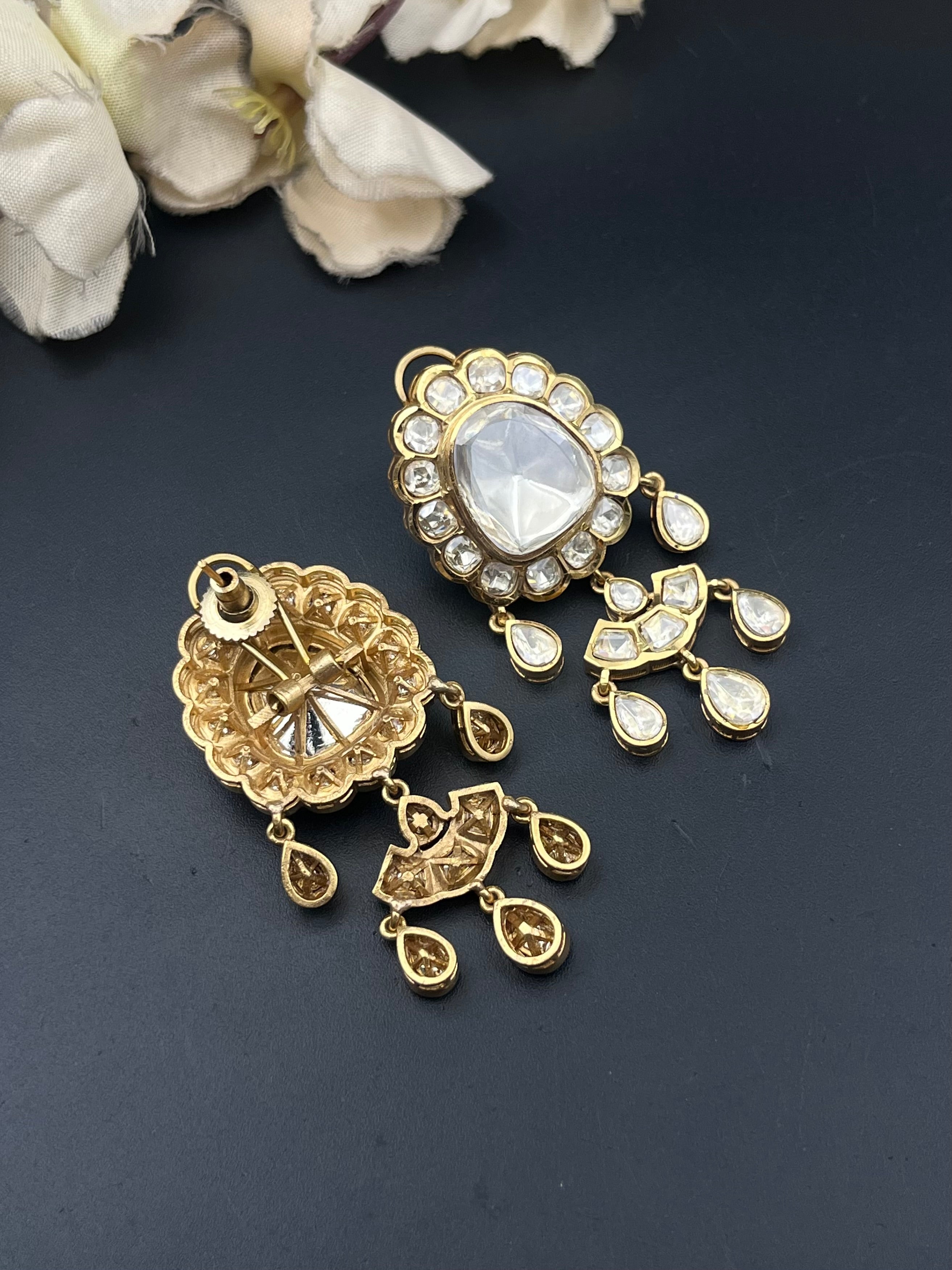 RIYA EARRING
