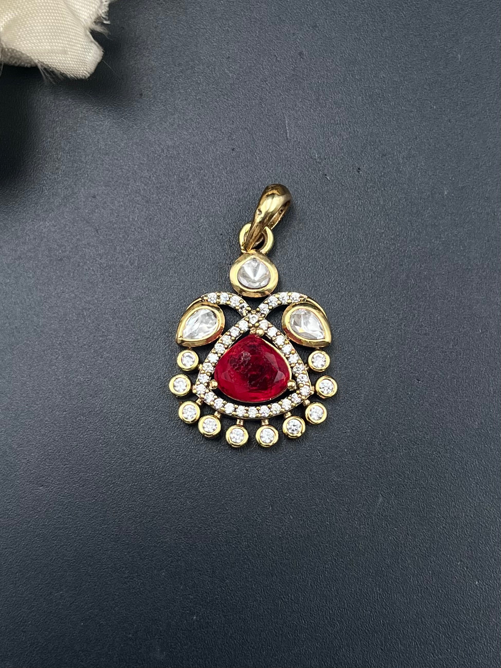 NIYA PENDANT