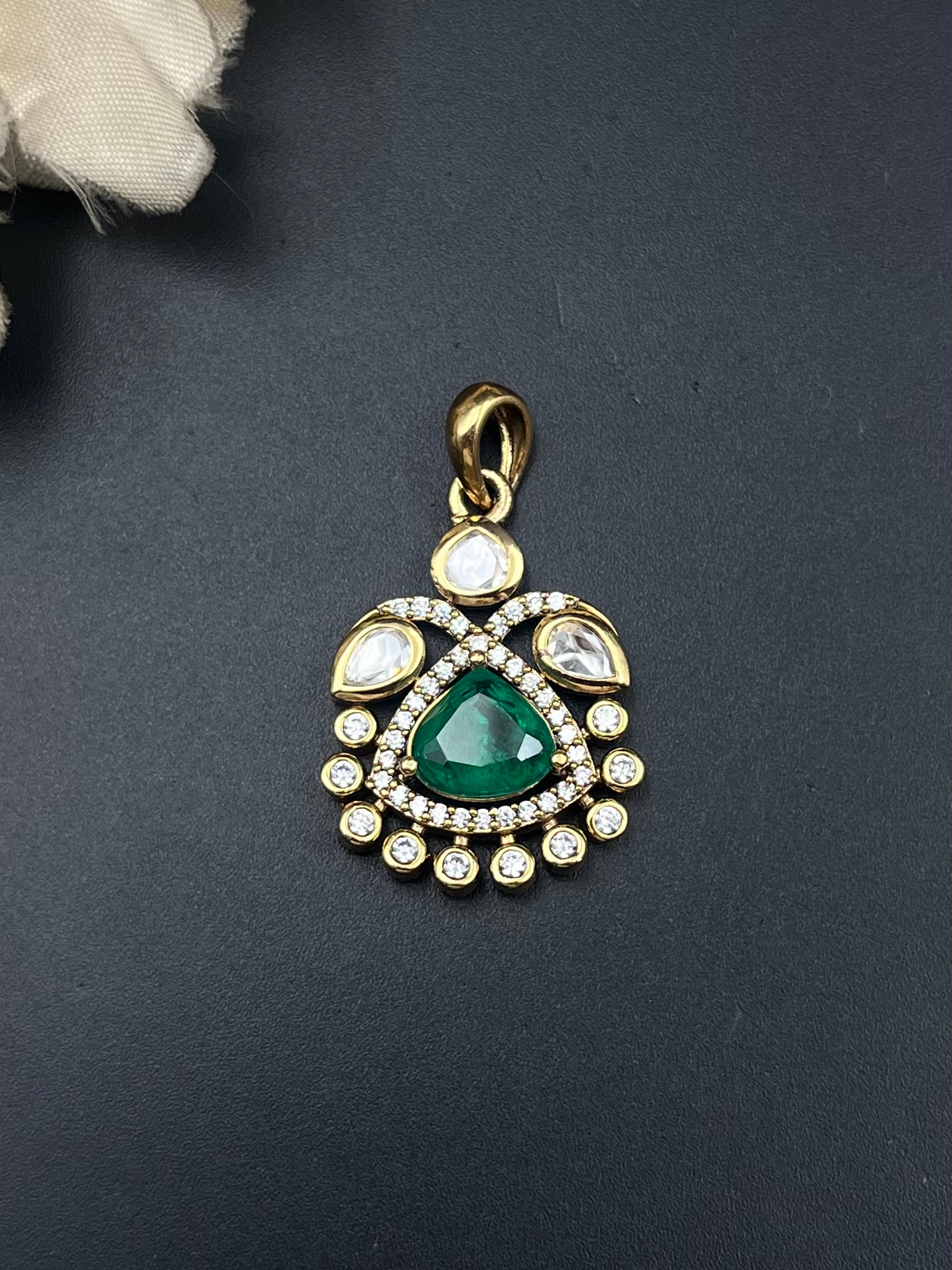 NIYA PENDANT
