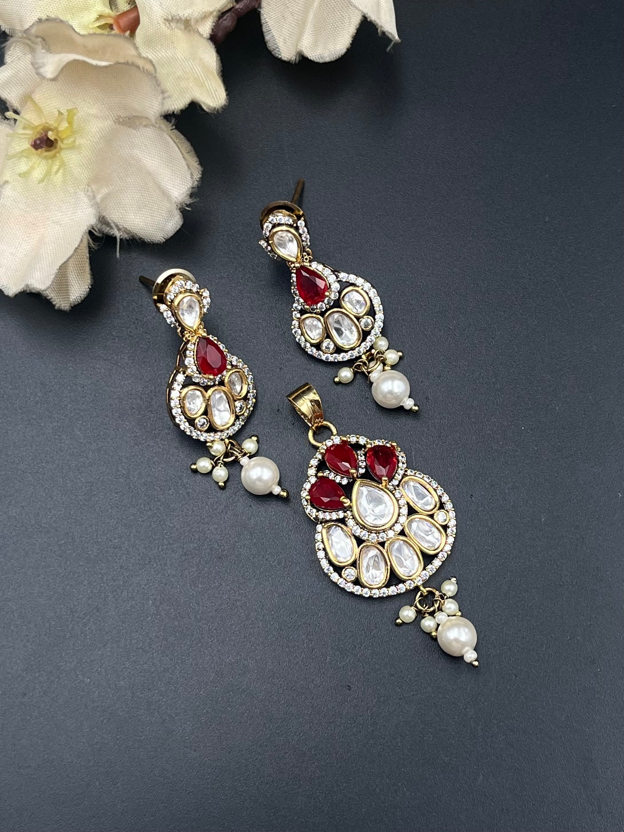 SIYA PENDANT